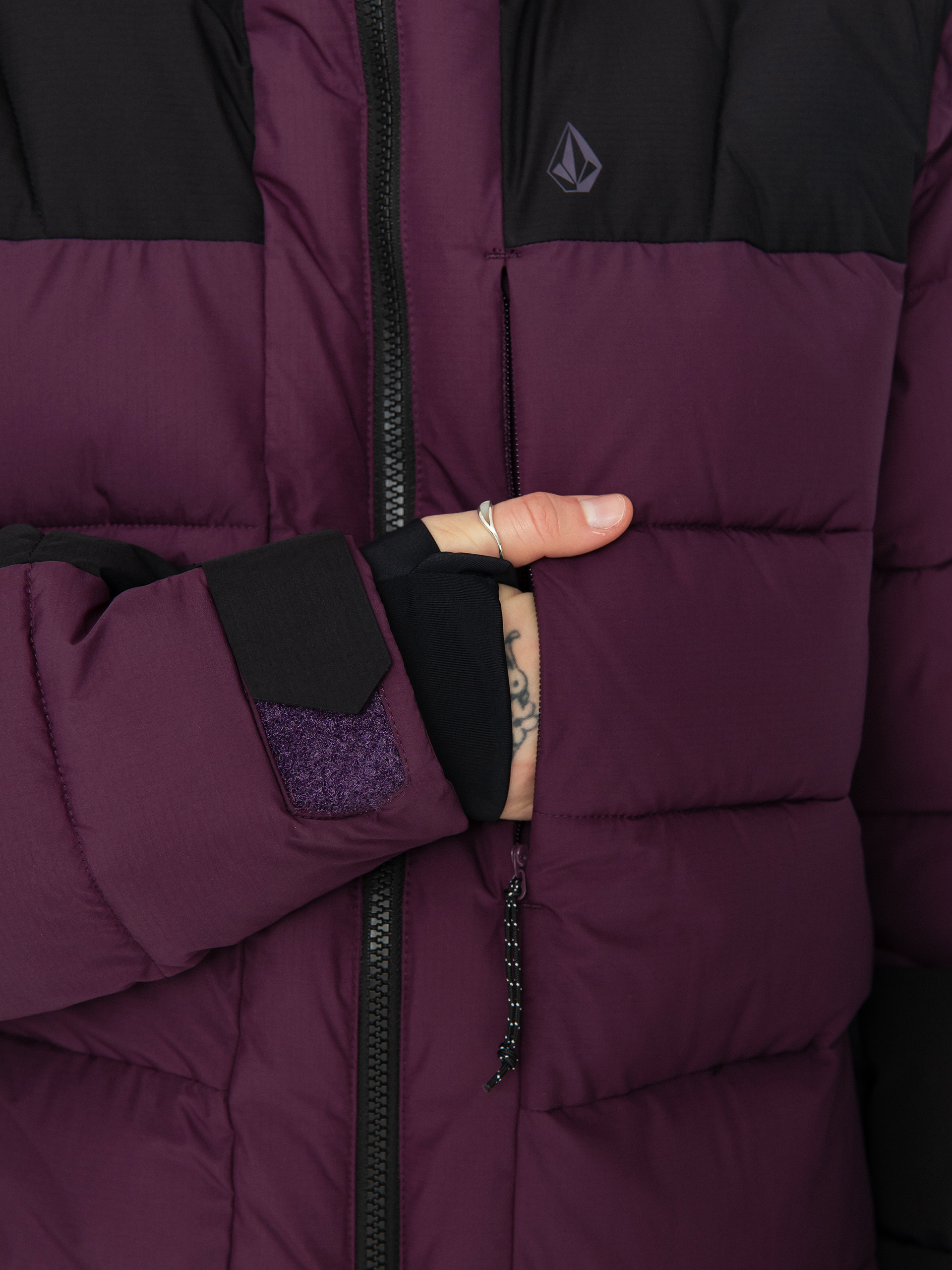 Pentru femei Geacă de snowboard Volcom Puffleup (blackberry)