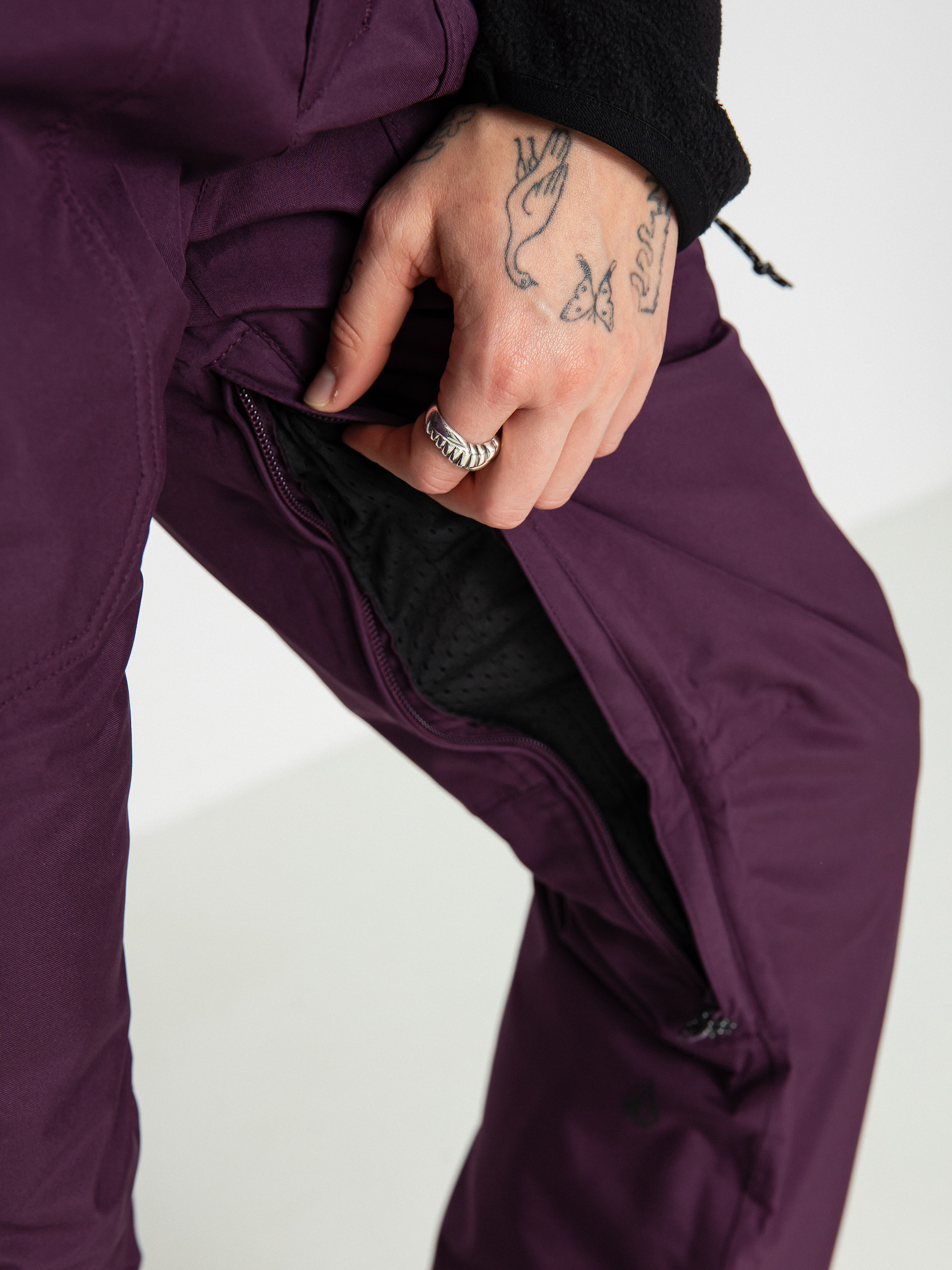 Pentru femei Pantaloni pentru snowboard Volcom Knox Ins Gore Tex (blackberry)
