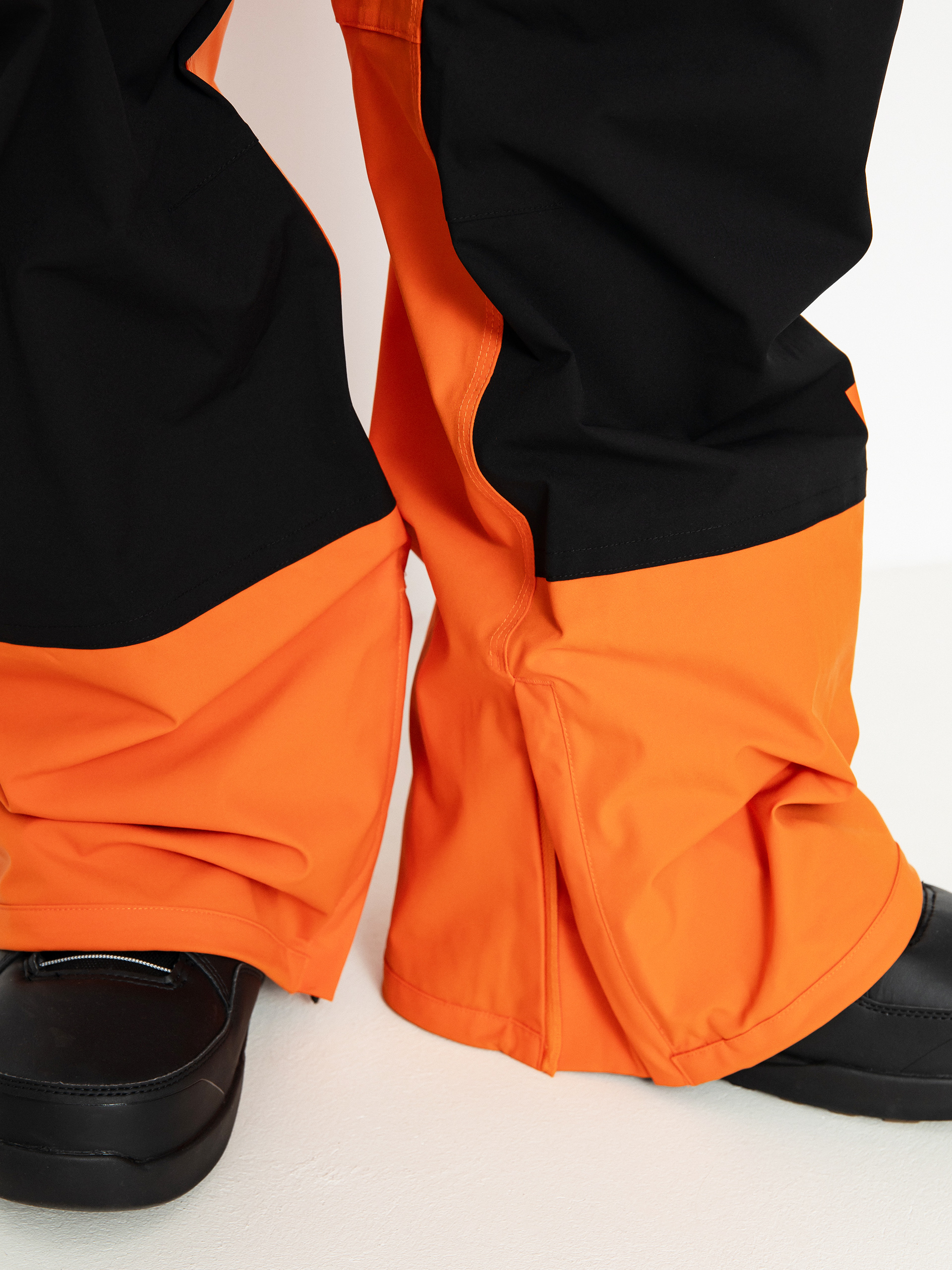 Pentru bărbați Pantaloni pentru snowboard ThirtyTwo Basement Bib (black/orange)