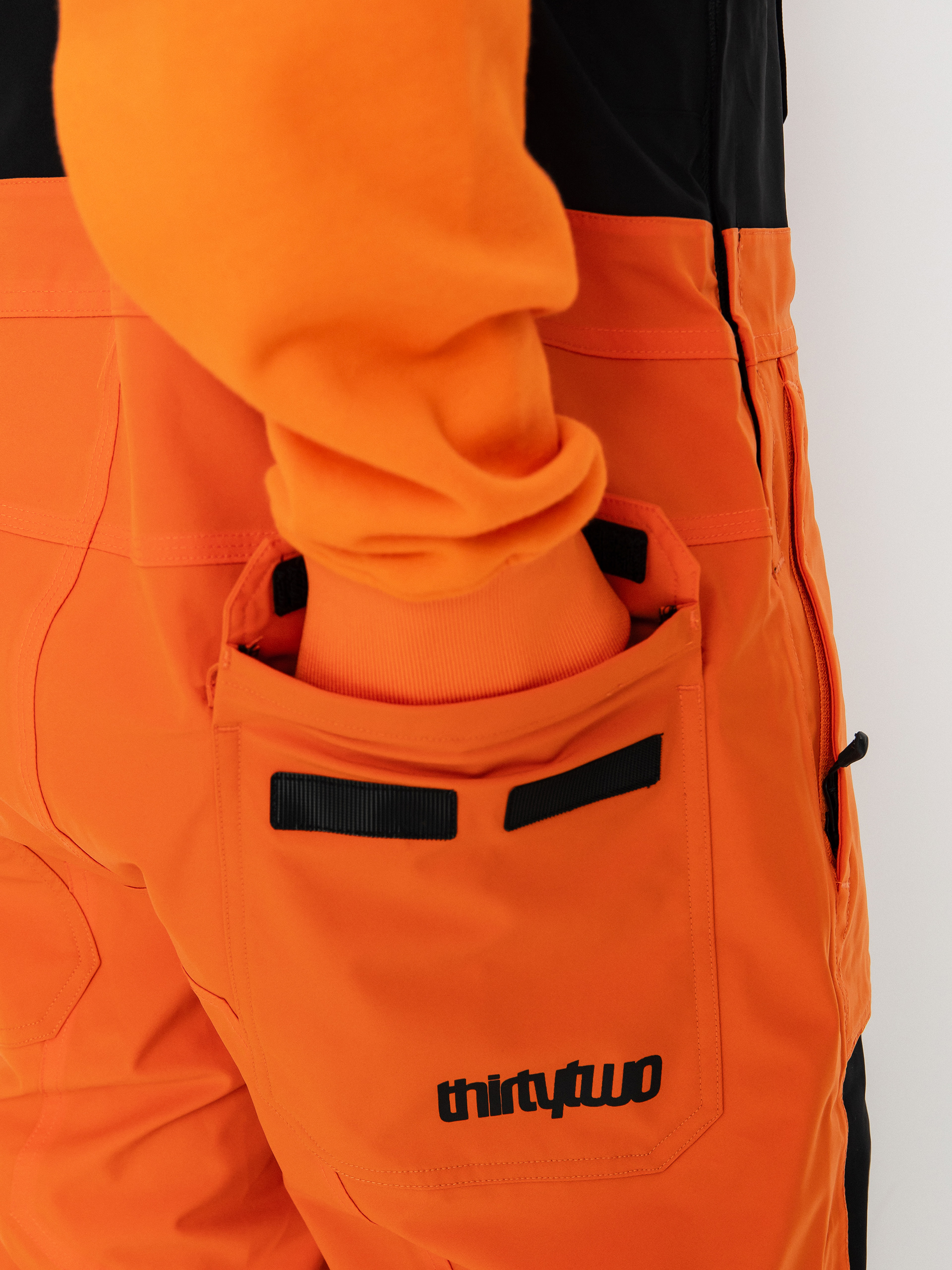 Pentru bărbați Pantaloni pentru snowboard ThirtyTwo Basement Bib (black/orange)