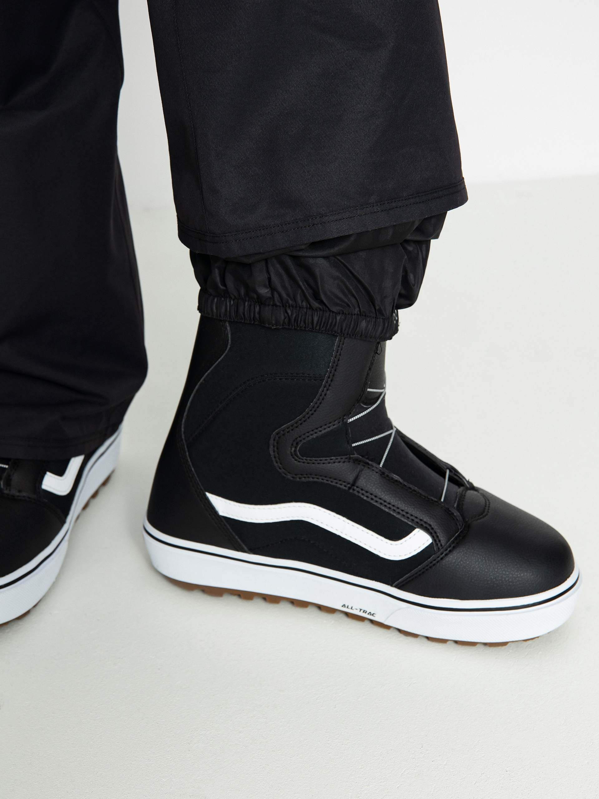 Pentru femei Pantaloni pentru snowboard Volcom Bridger Ins (black)