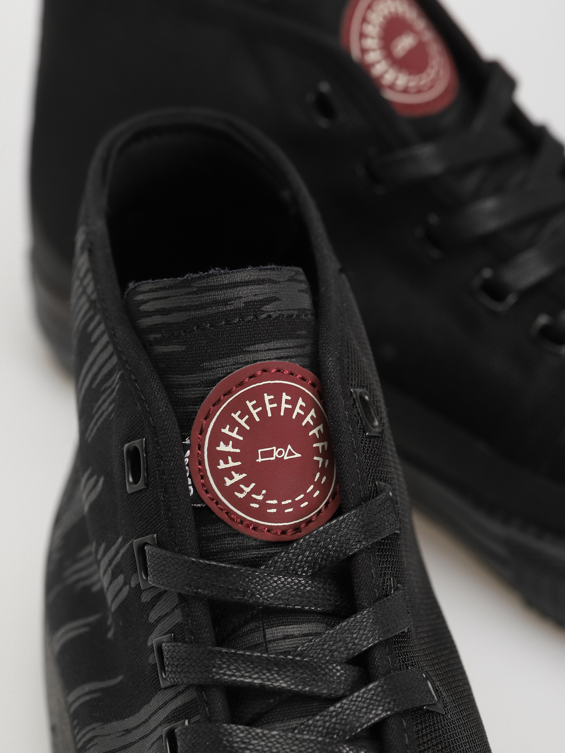 Pantofi Globe Gillette Mid (graphite/former)