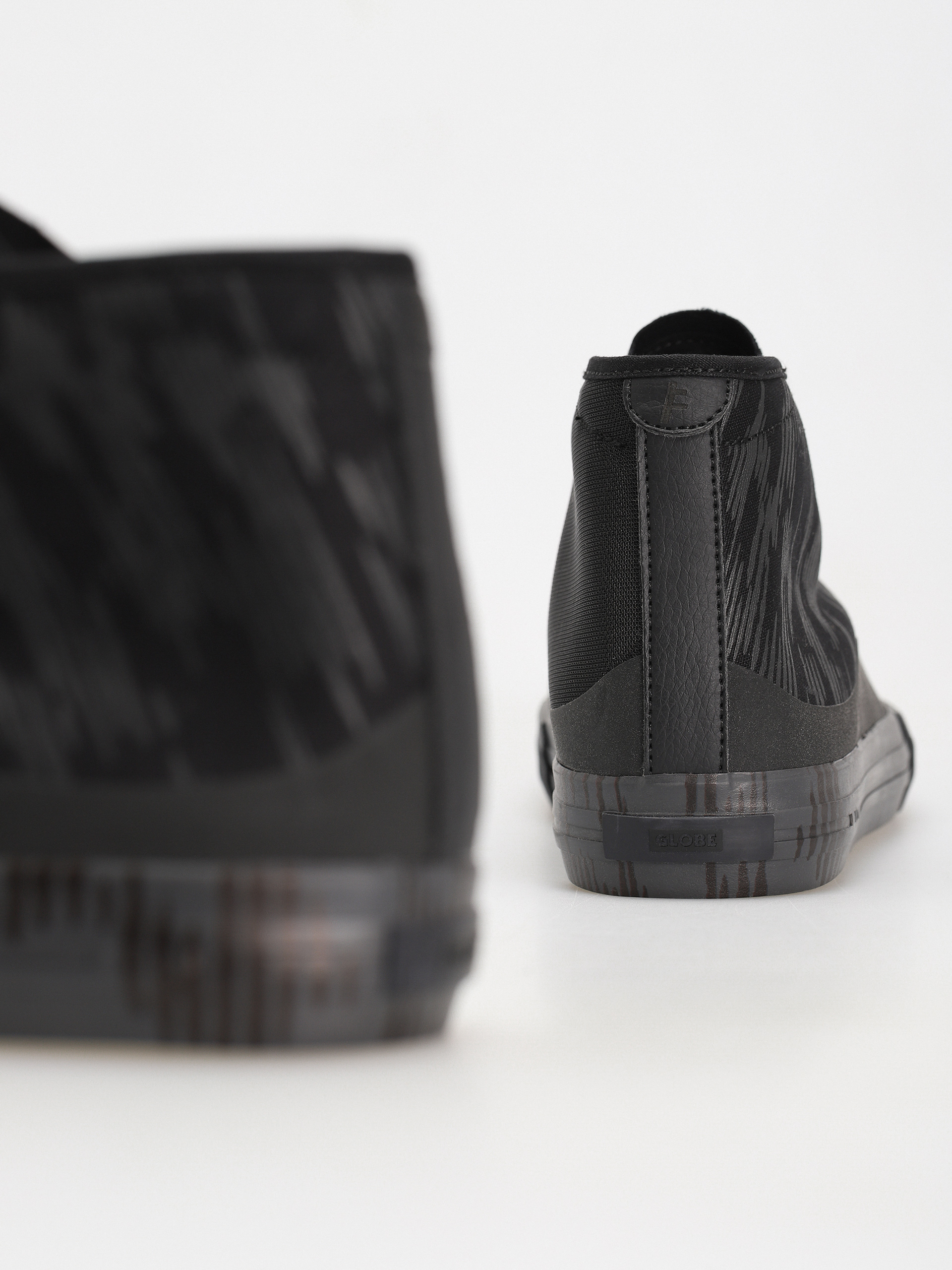 Pantofi Globe Gillette Mid (graphite/former)