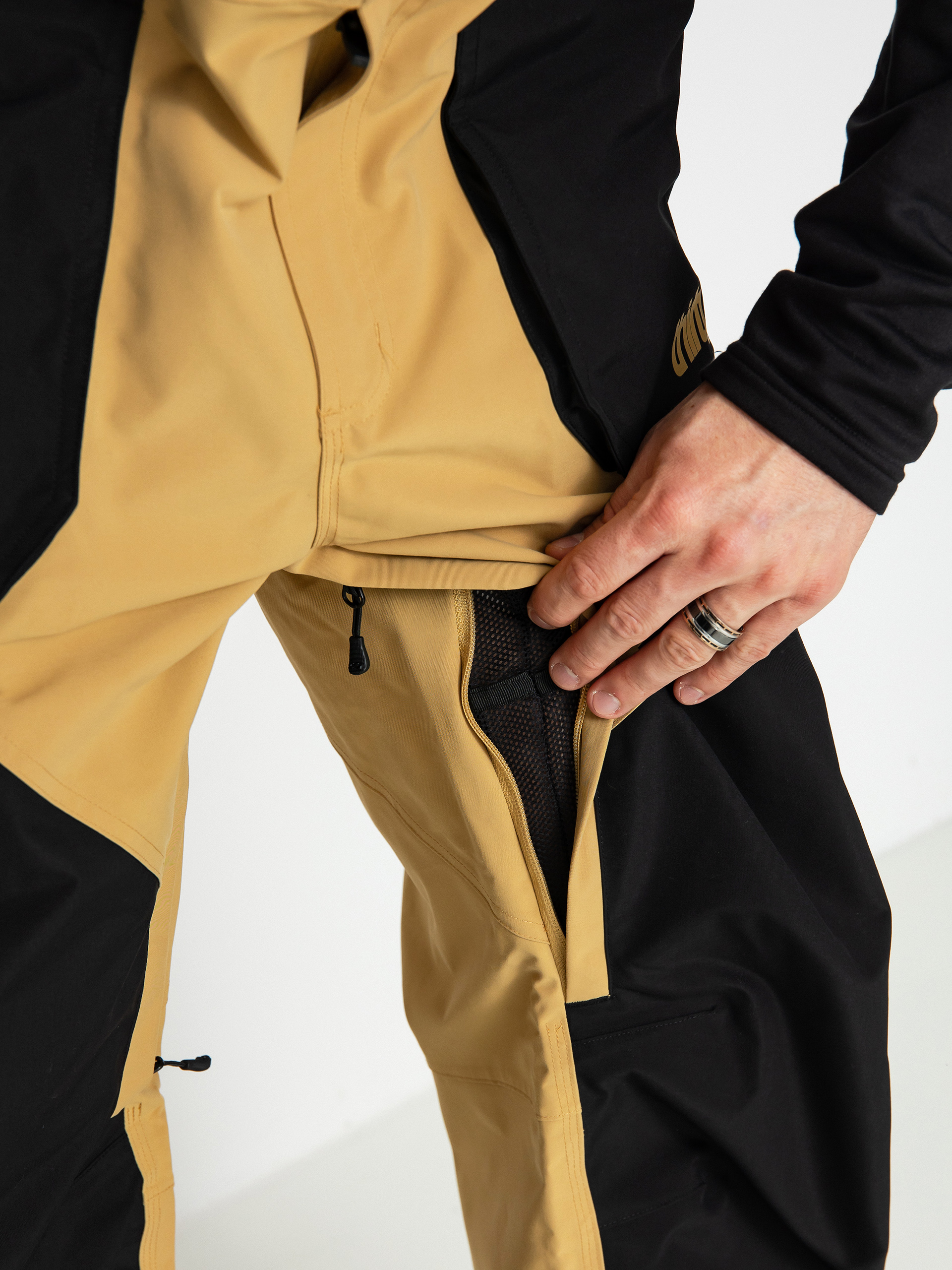 Pentru bărbați Pantaloni pentru snowboard ThirtyTwo Basement Bib (black/tan)