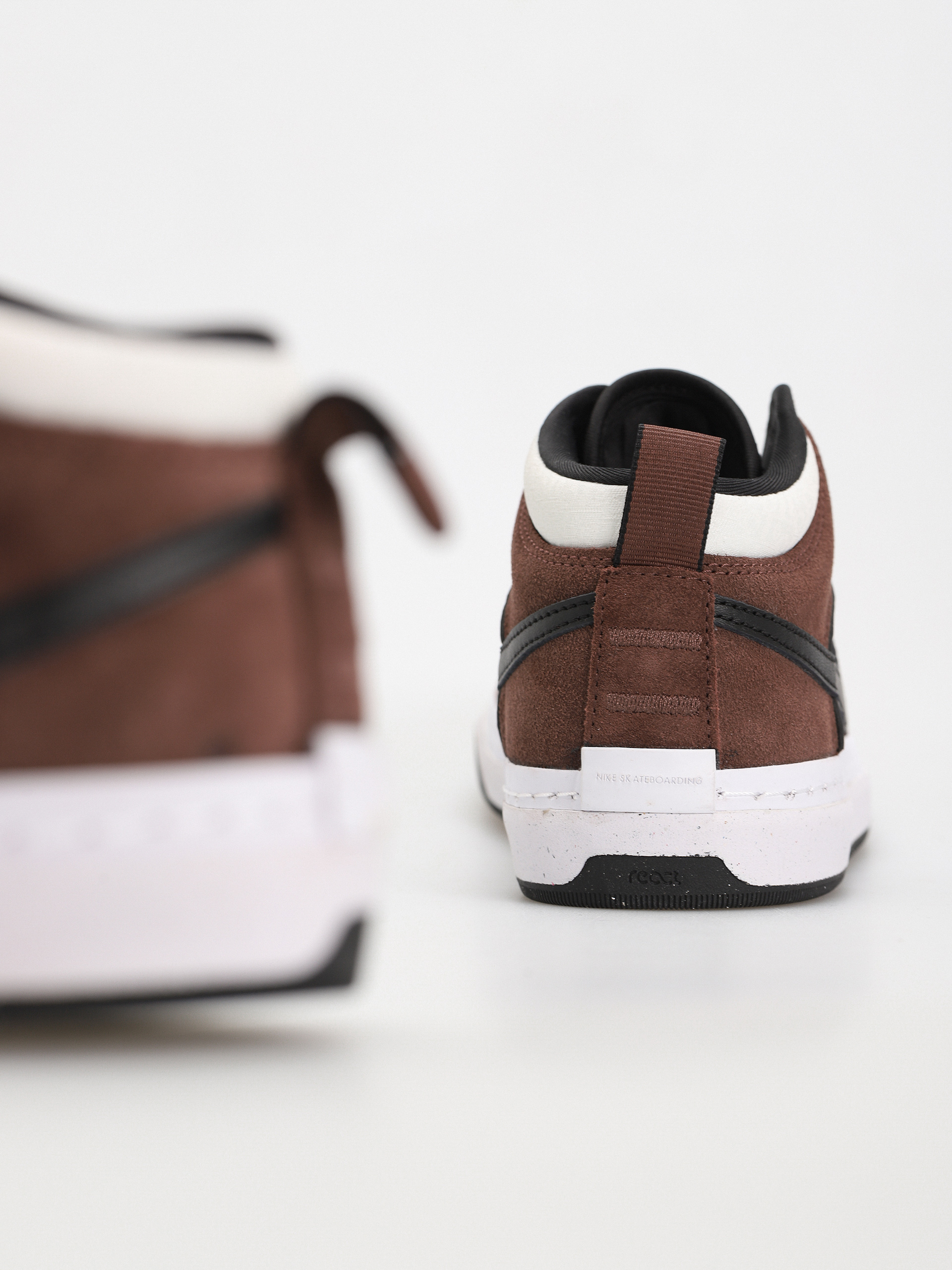 Pantofi Nike SB React Leo (lt chocolate/black white black)