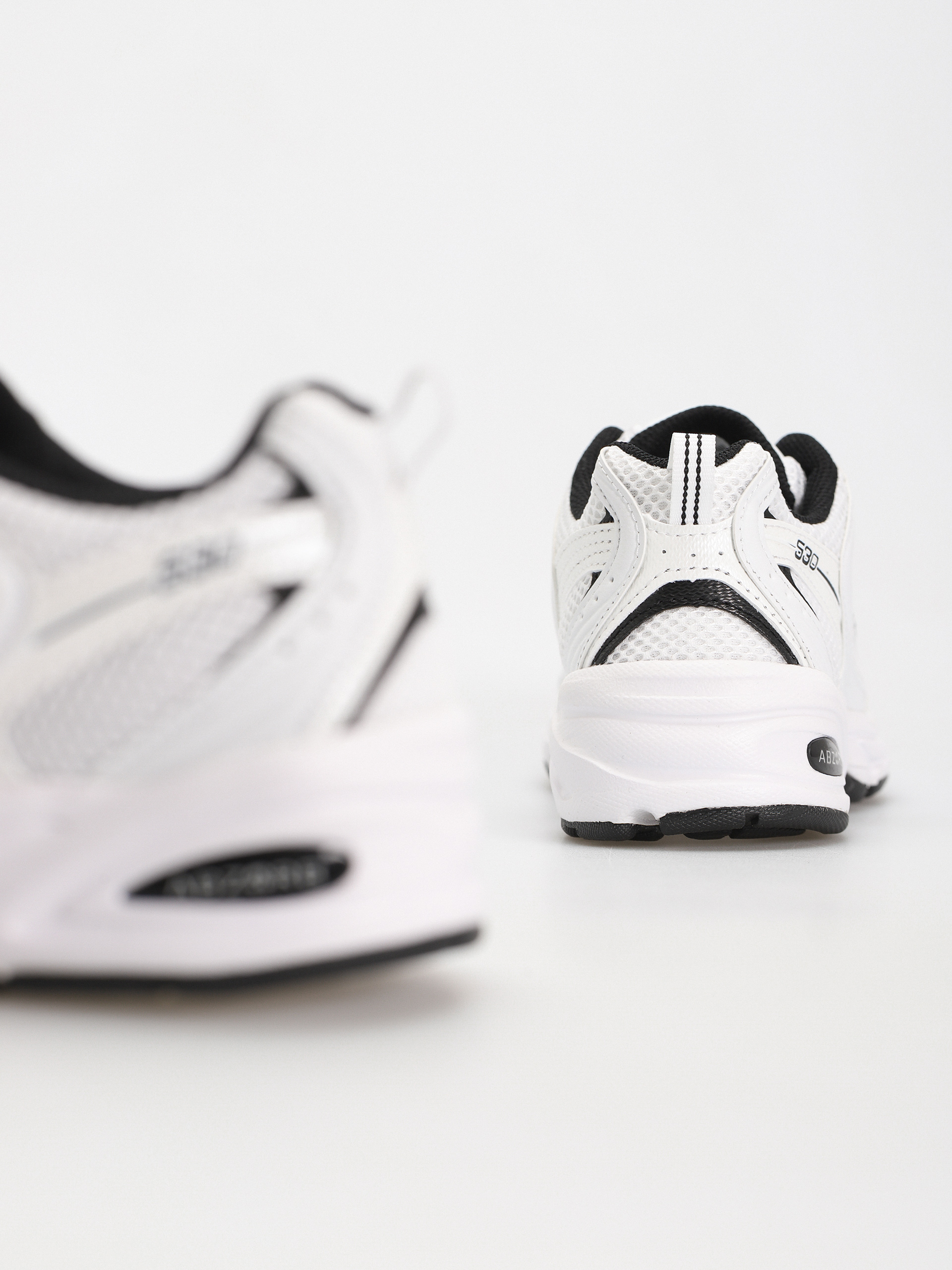 Pantofi New Balance 530 (white black details)