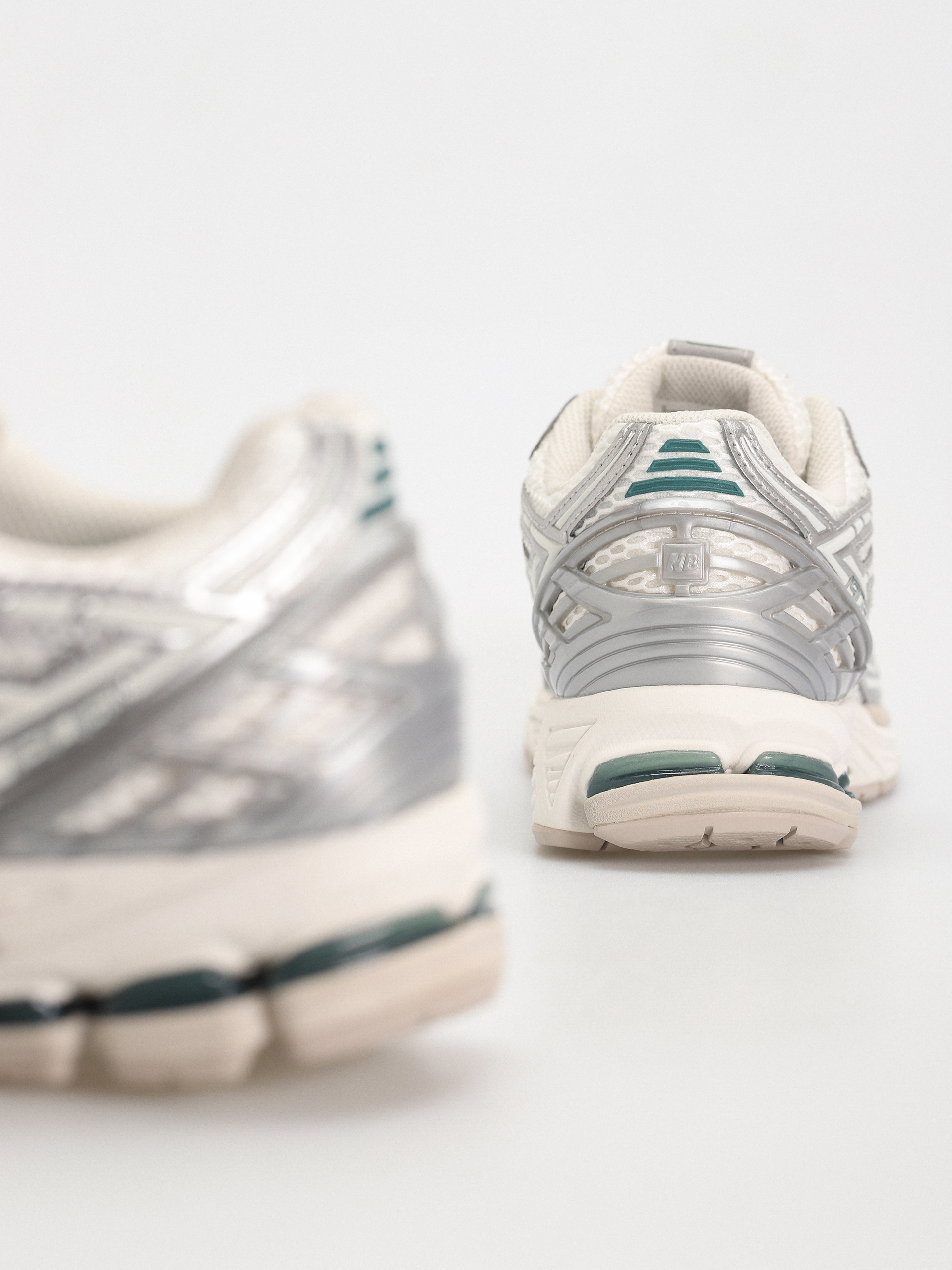 Pantofi New Balance 1906 (silver metallic)