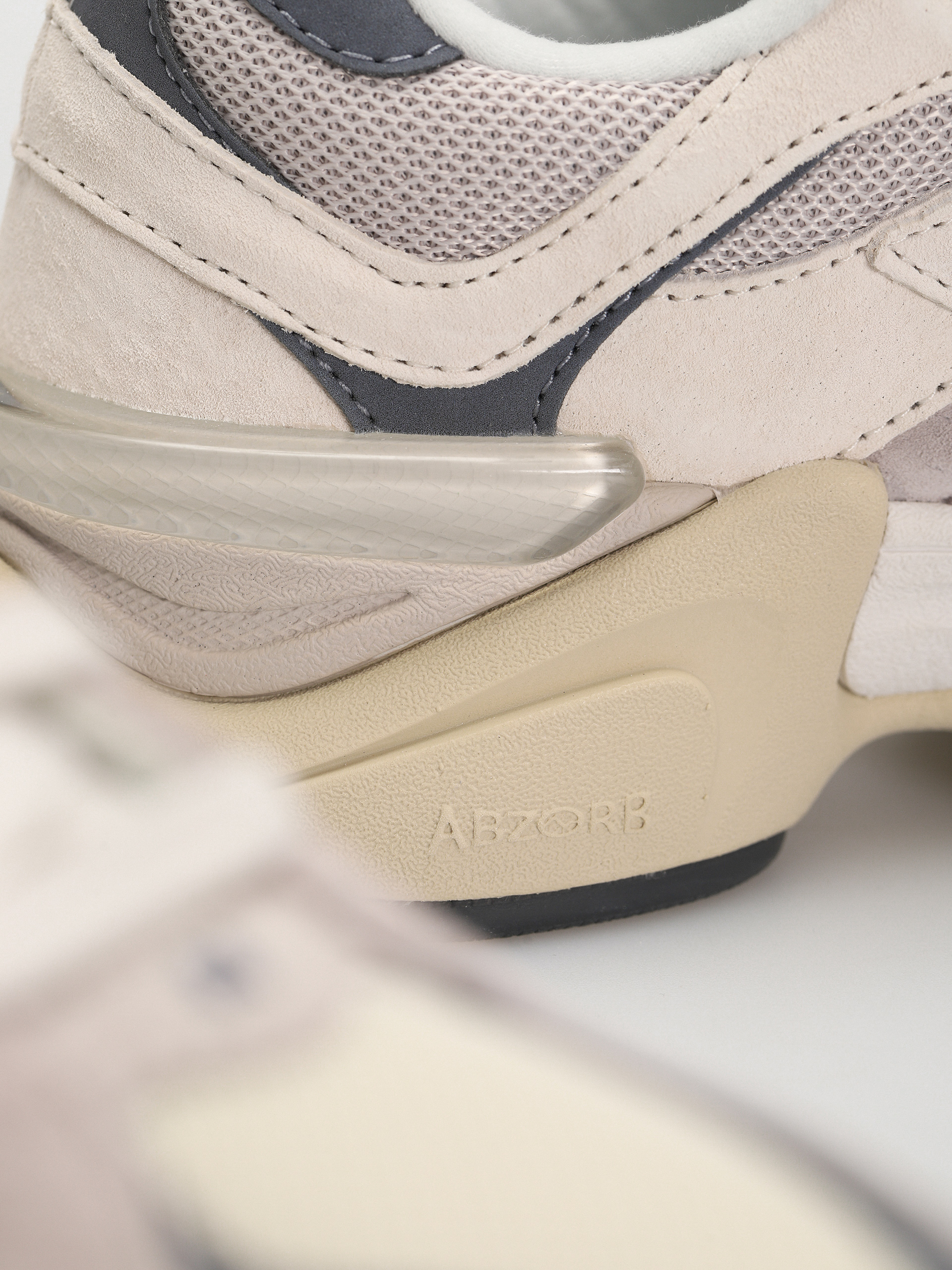 Pantofi New Balance 9060 (moonrock linen)