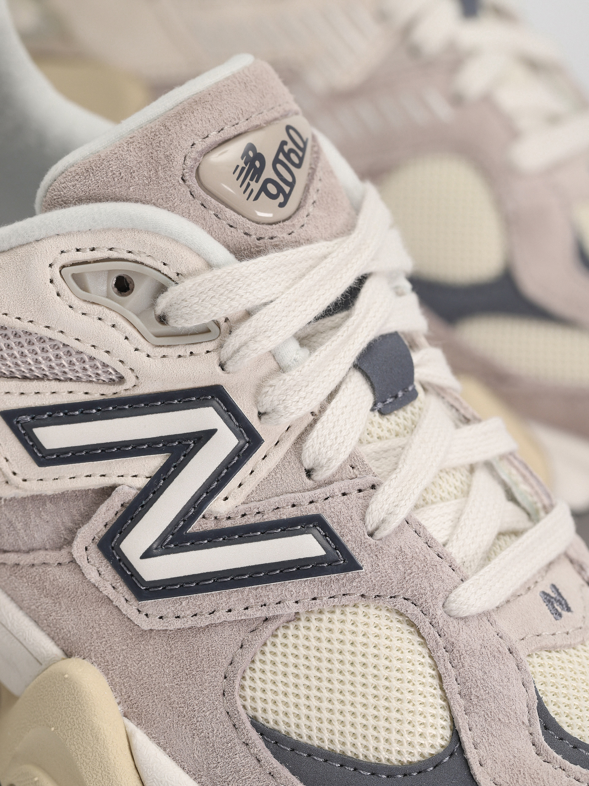 Pantofi New Balance 9060 (moonrock linen)