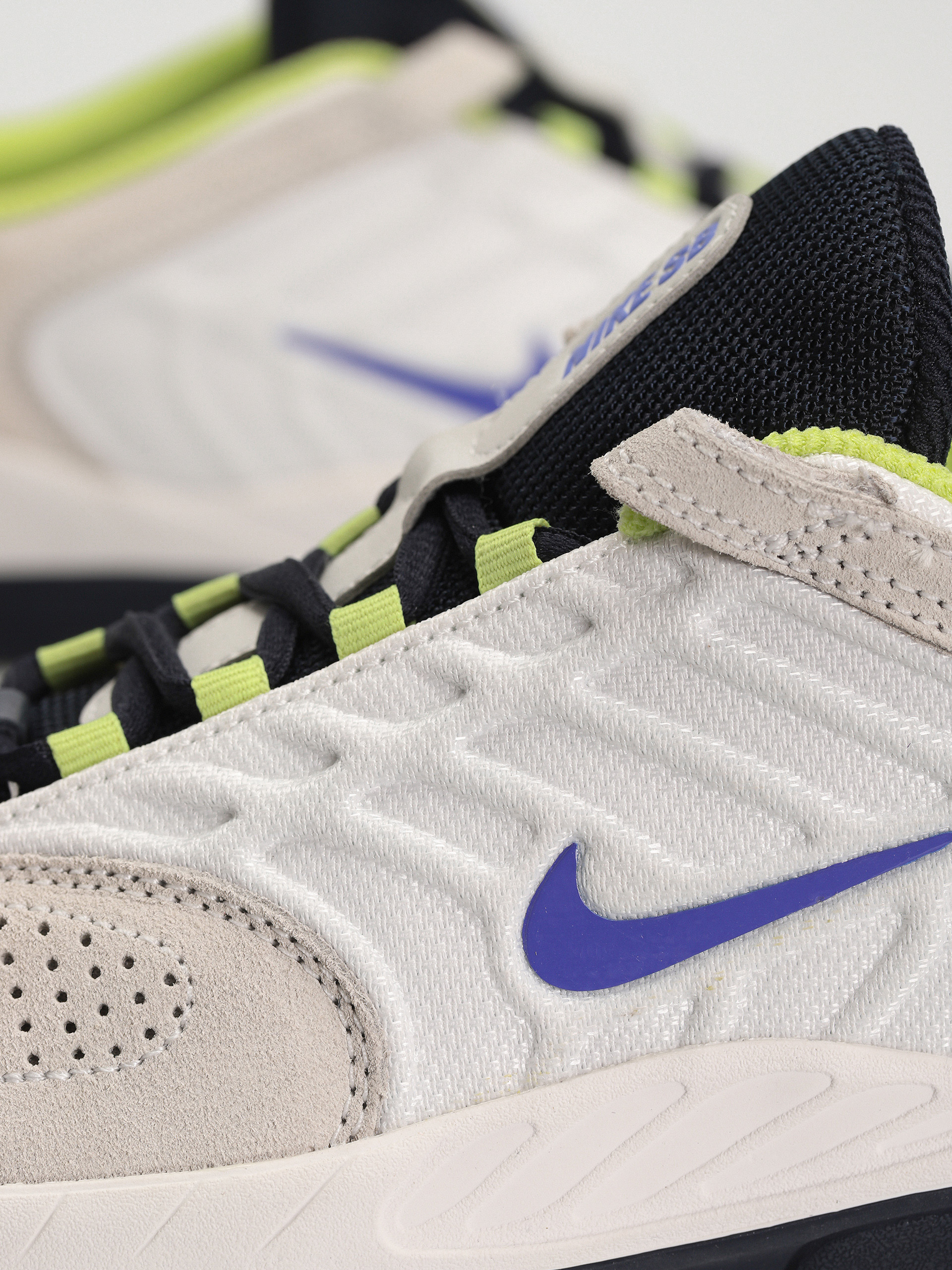 Pantofi Nike SB Vertebrae (summit white/persian violet)