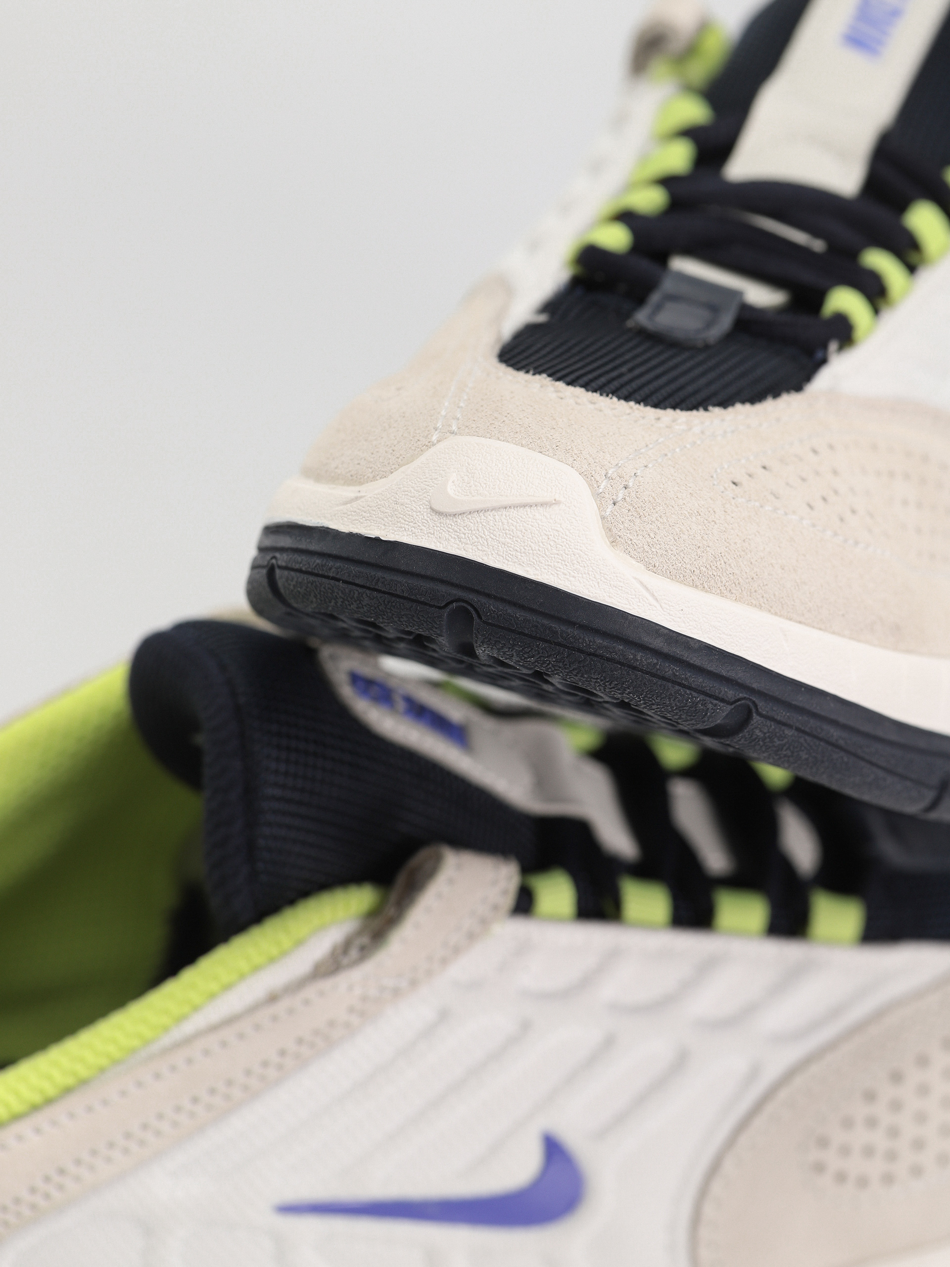 Pantofi Nike SB Vertebrae (summit white/persian violet)