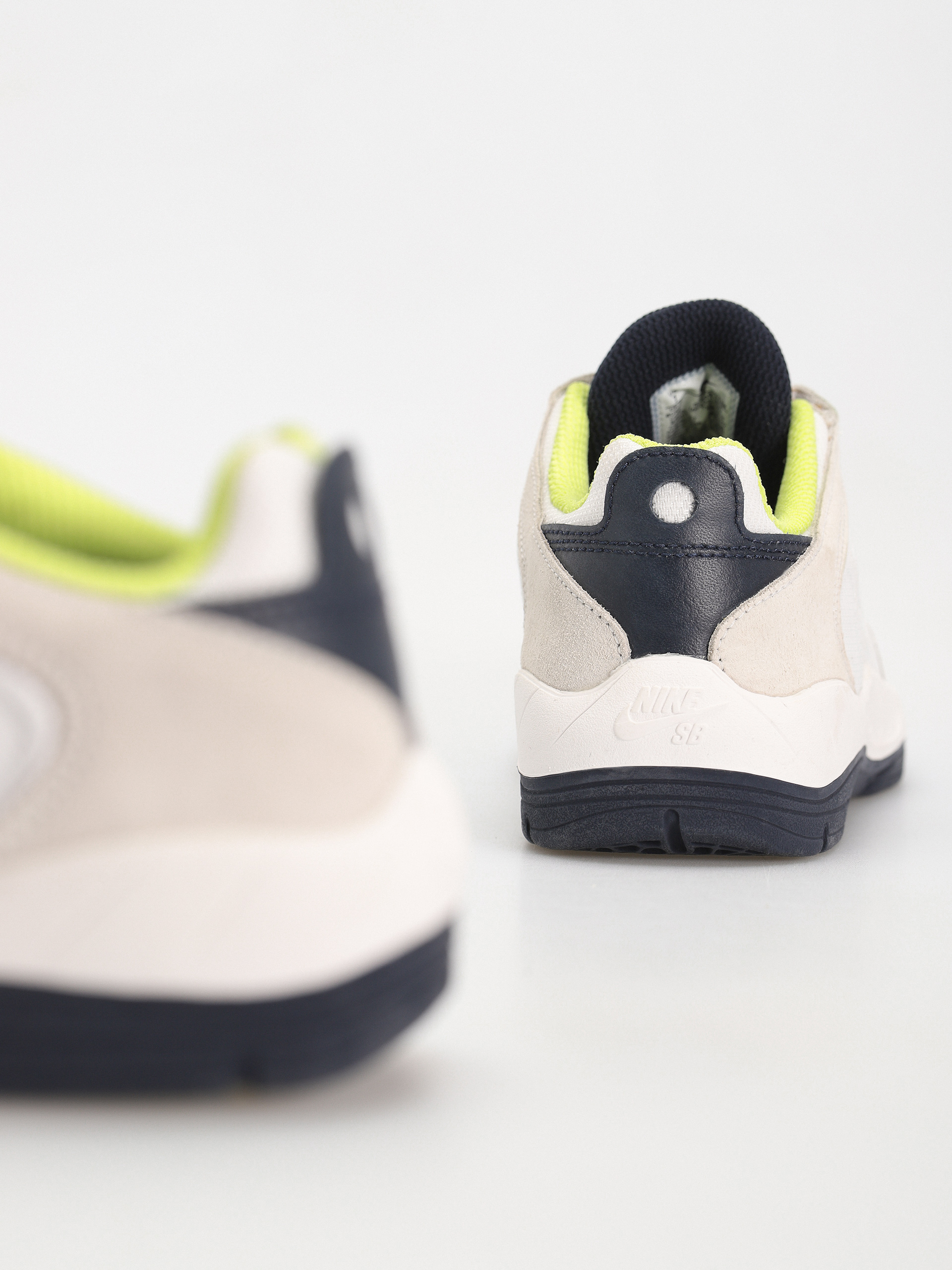 Pantofi Nike SB Vertebrae (summit white/persian violet)