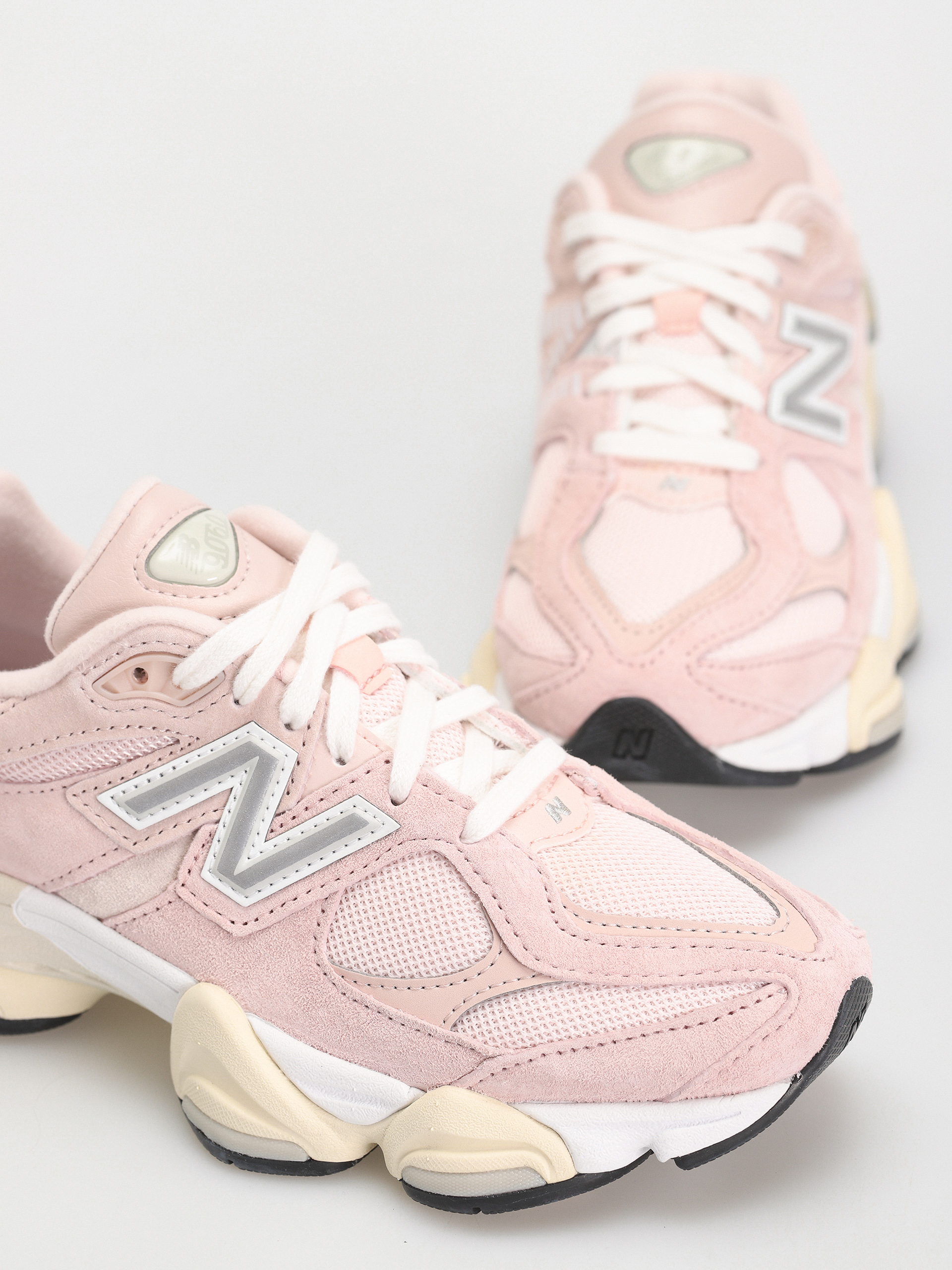 Pantofi New Balance 9060 (crystal pink)