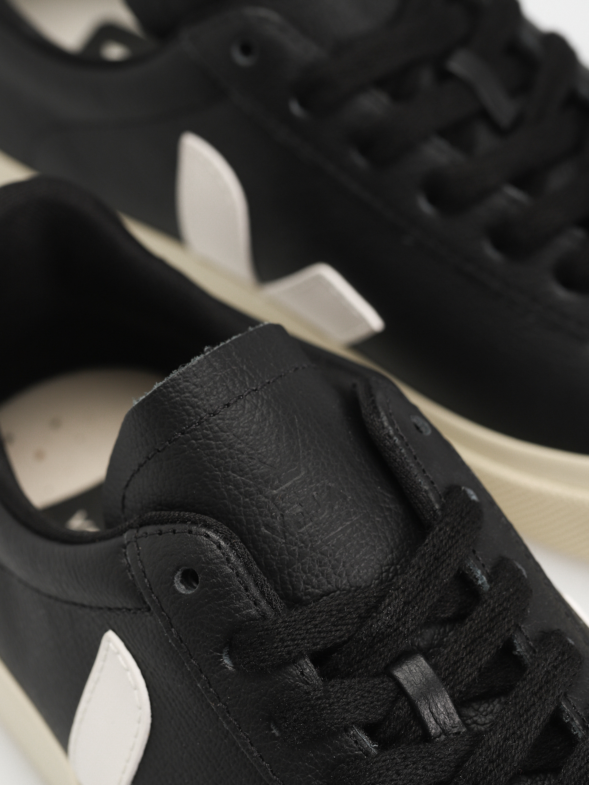 Pantofi Veja Campo Wmn (black white)