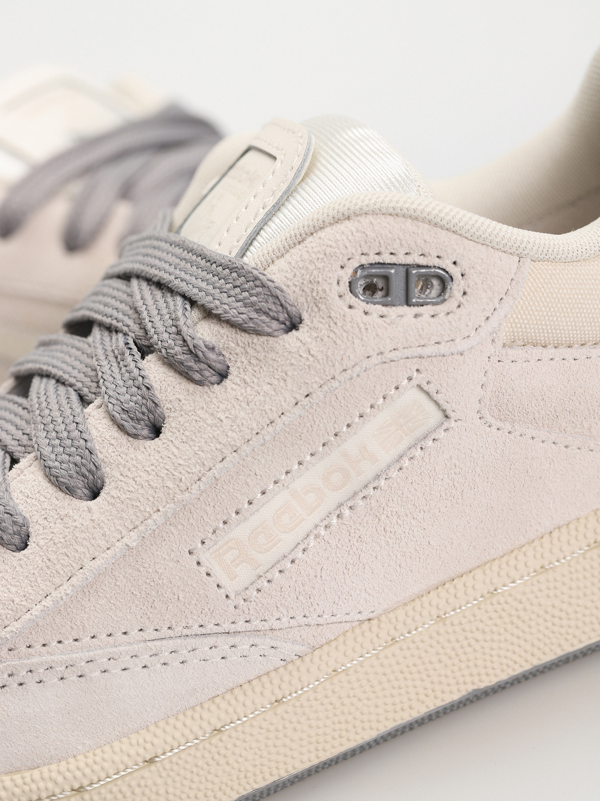 Pantofi Reebok Club C Bulc Wmn (chalk/alabas/pugry5)