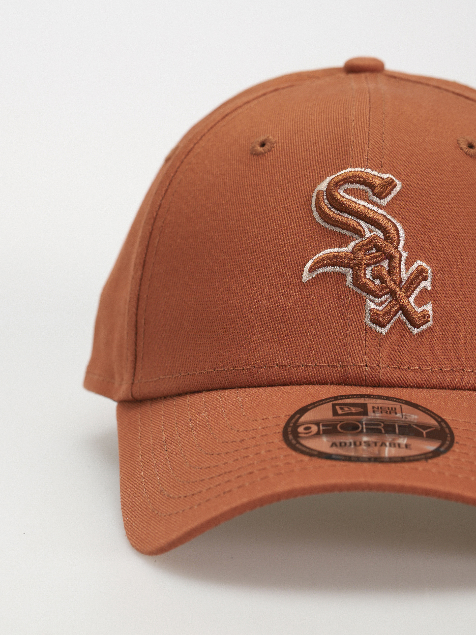 Șapcă New Era Team Outline 9Forty Chicago White Sox (brown)