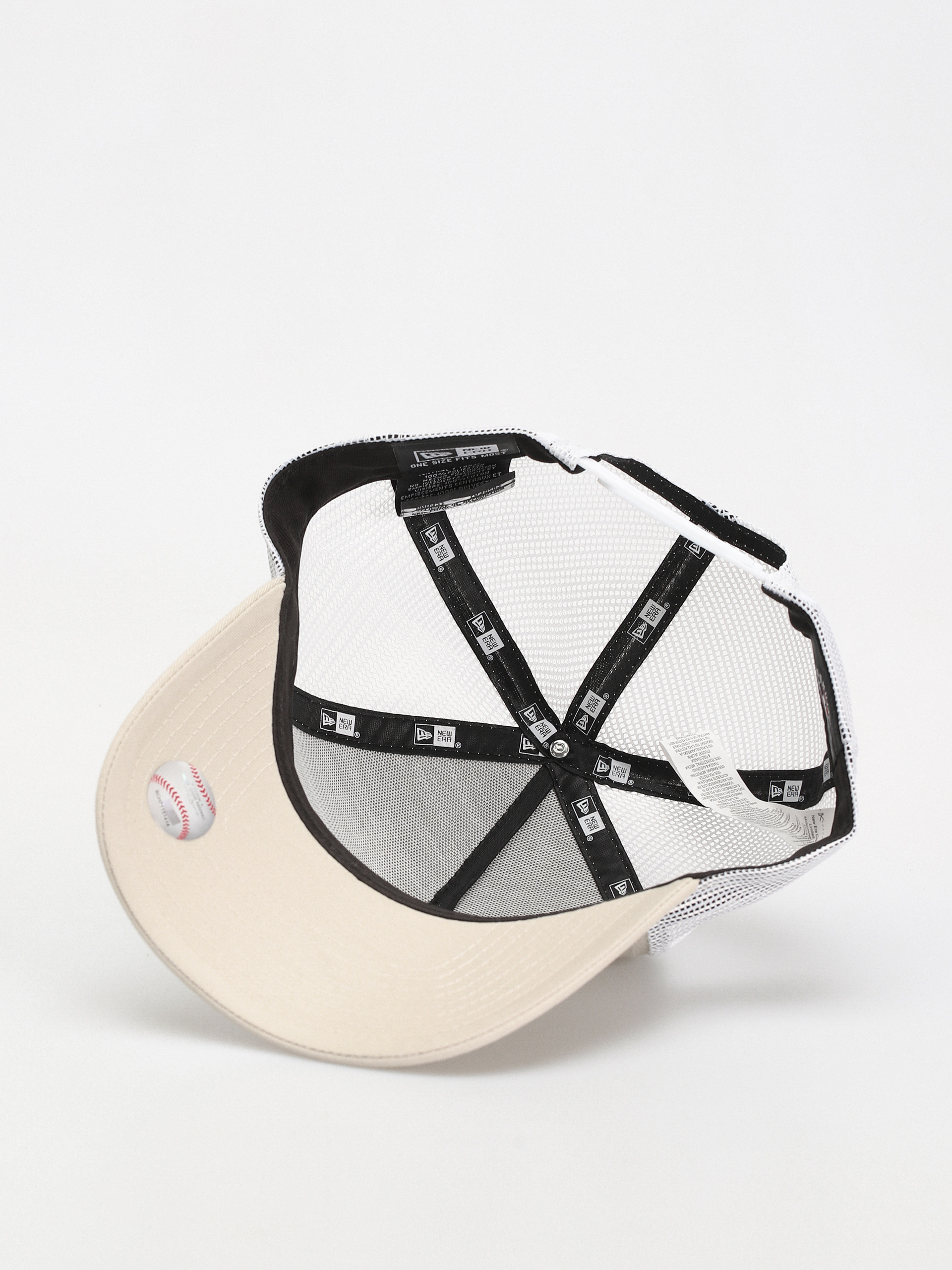 Șapcă New Era League Essential 9Forty Af Trucker New York Yankees (stone/white)