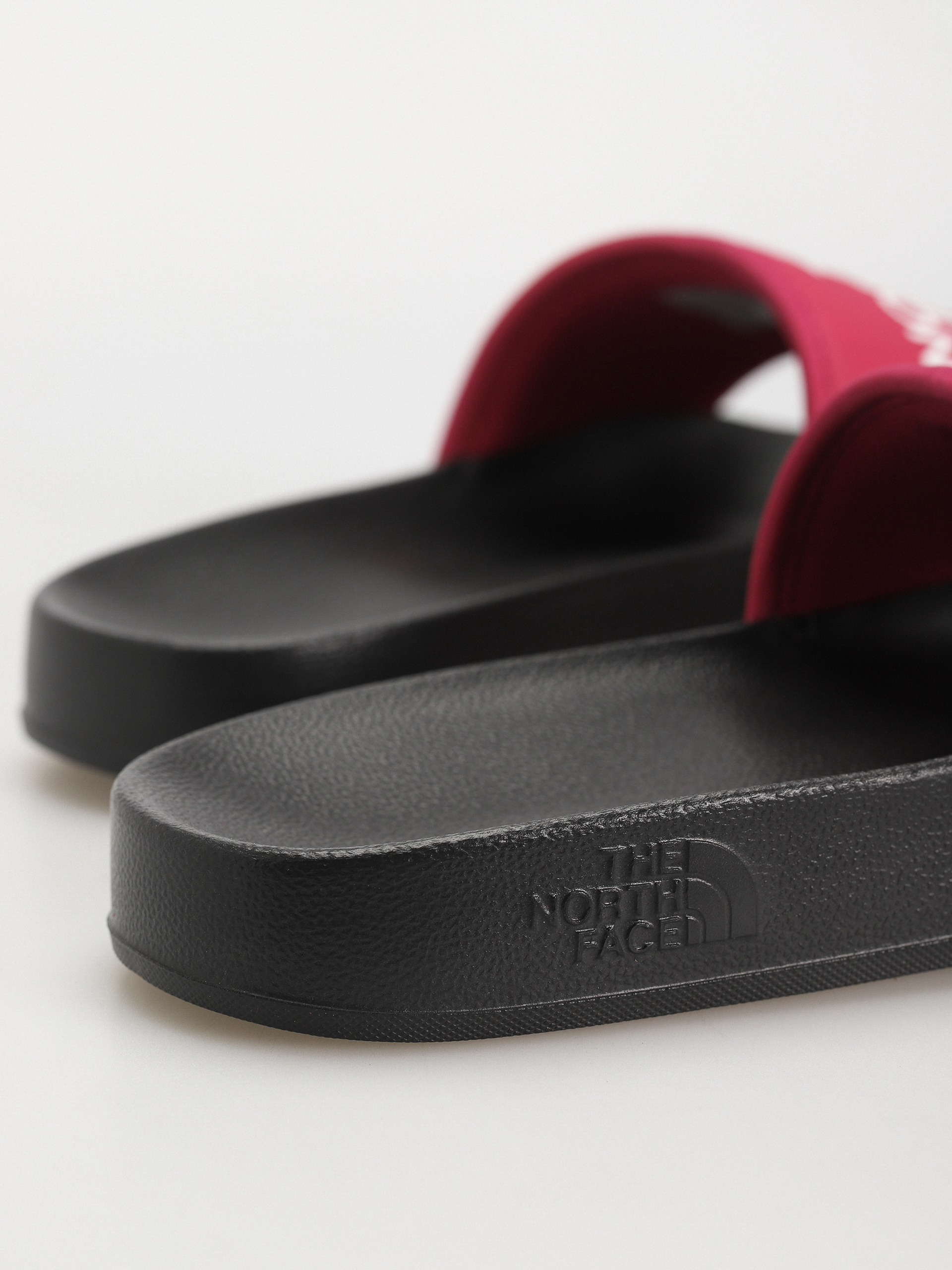 Șlapi The North Face Base Camp III Wmn (pink primrose/tnf black)