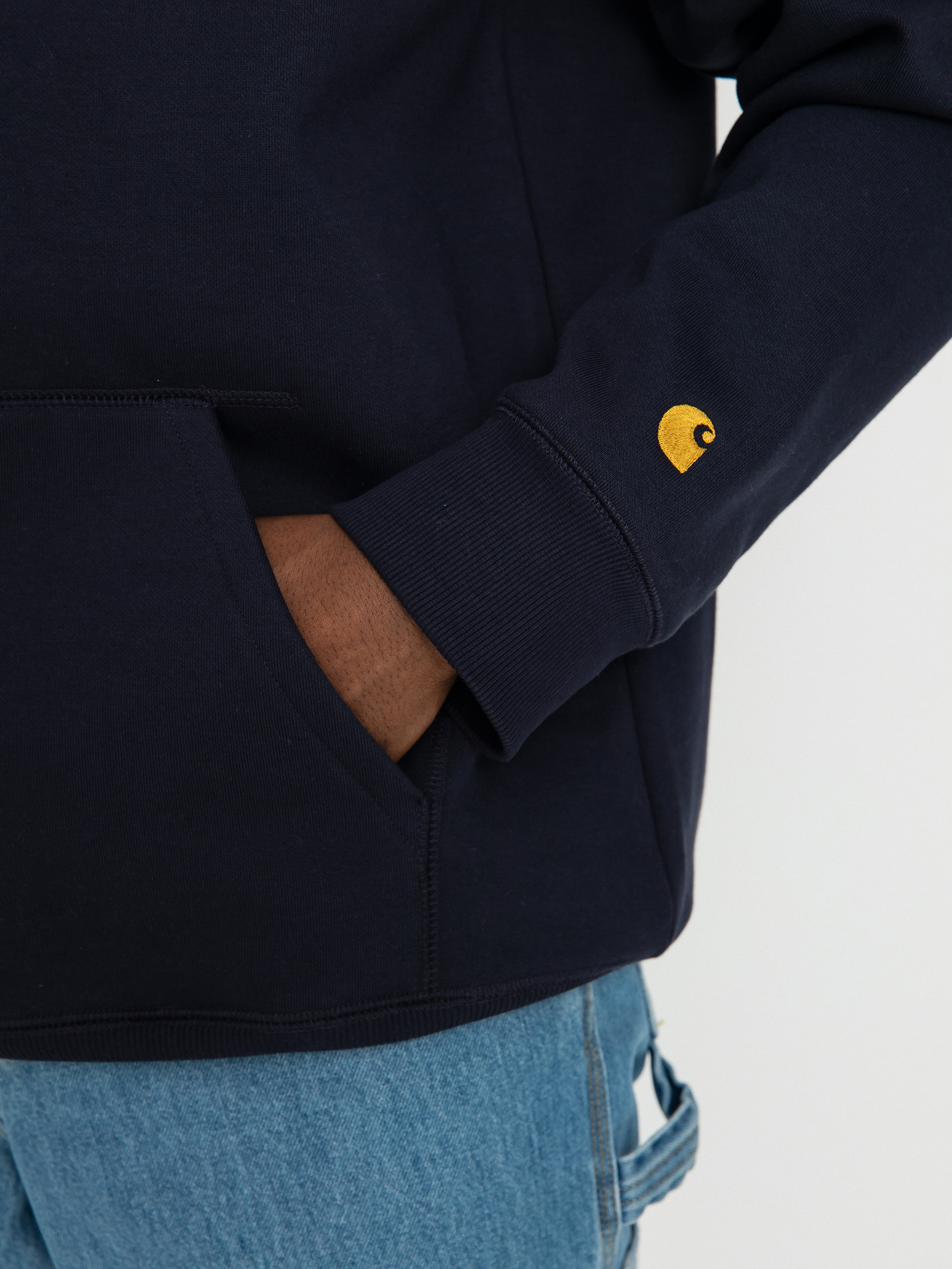 Hanorac cu glugă Carhartt WIP Chase HD (dark navy/gold)