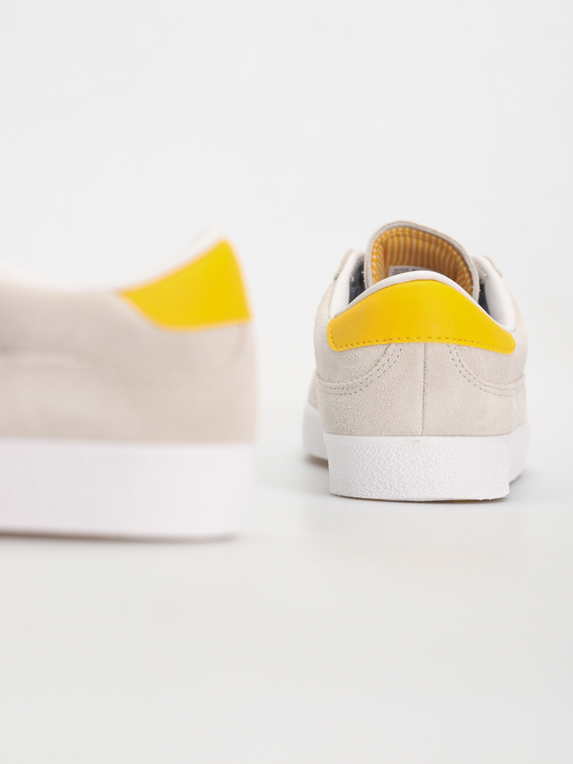 Pantofi adidas Puig Indoor (crywht/bogold/ftwwht)