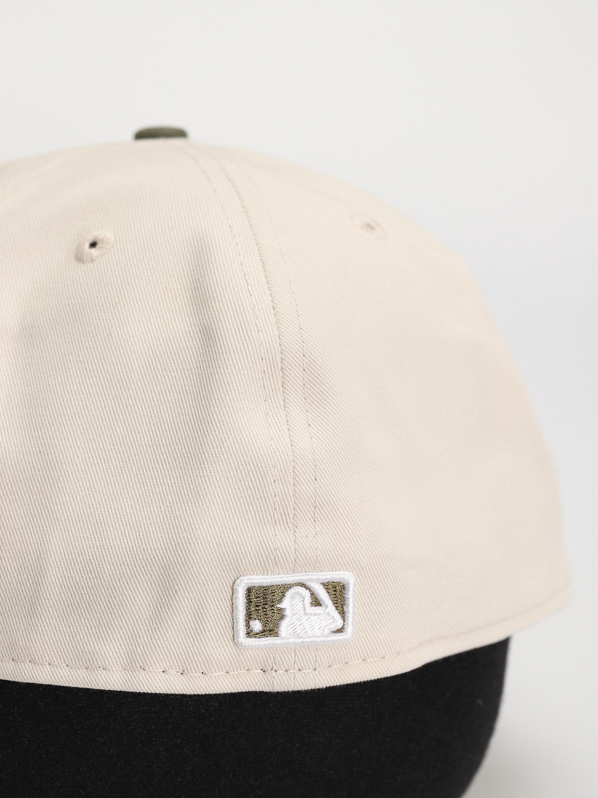Șapcă New Era White Crown 59Fifty Atlanta Braves (khaki/white)