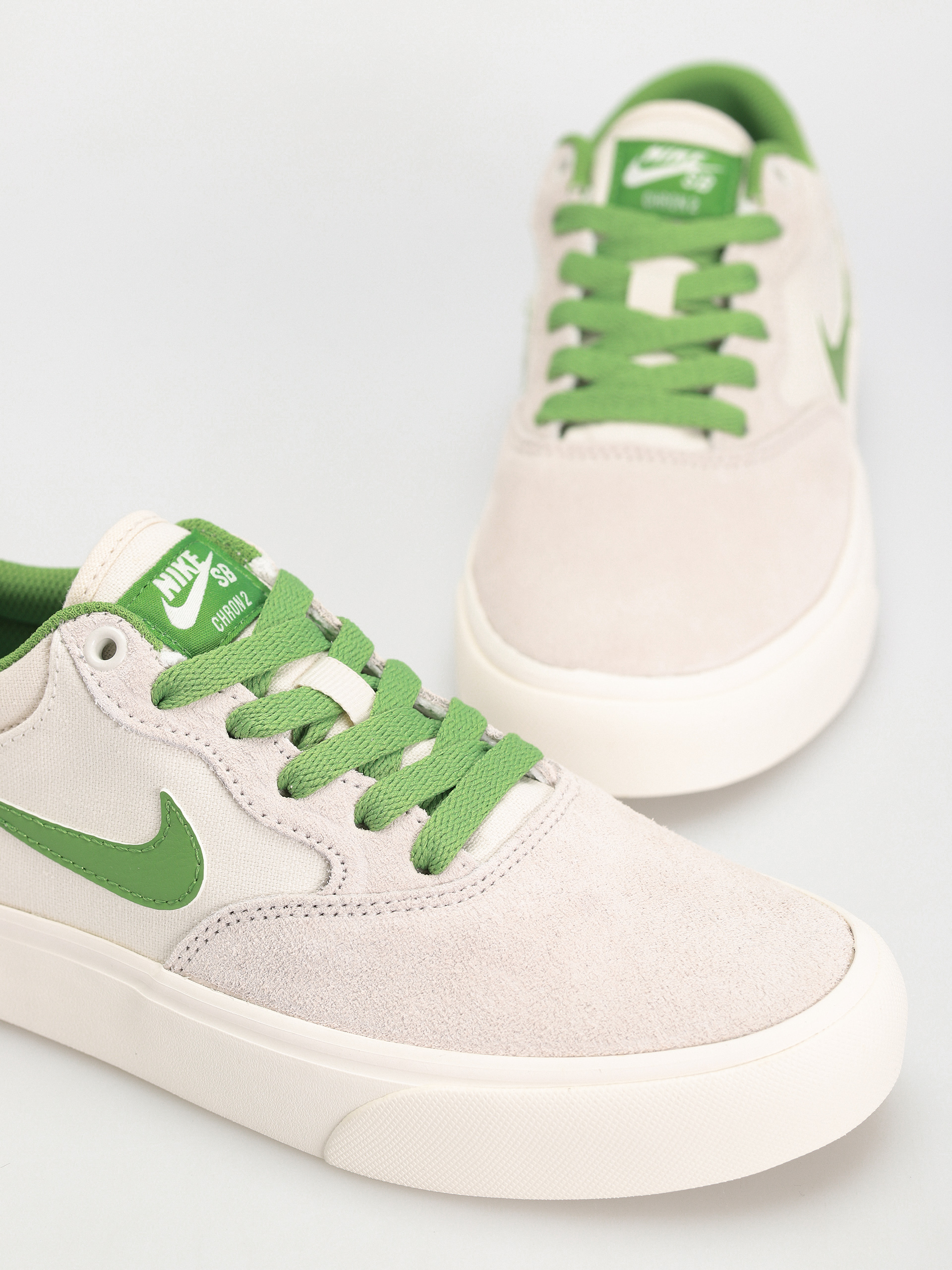 Pantofi Nike SB Chron 2 (phantom/chlorophyll summit white sail)