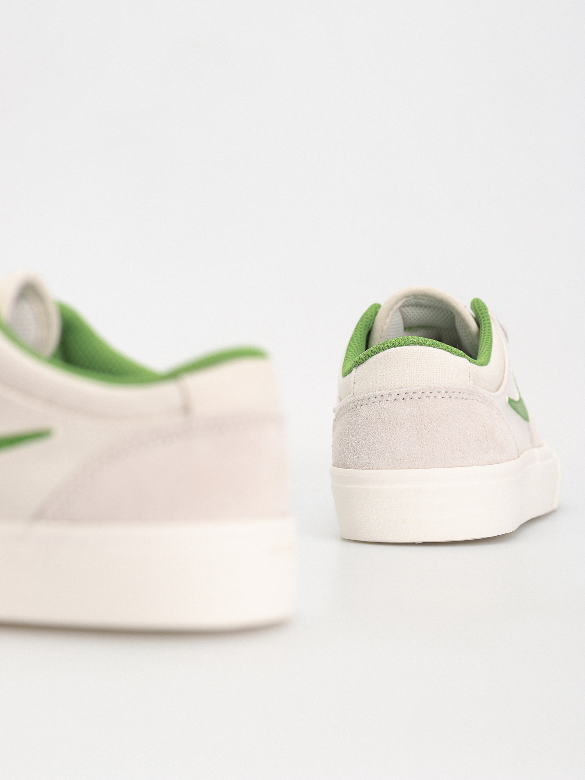 Pantofi Nike SB Chron 2 (phantom/chlorophyll summit white sail)