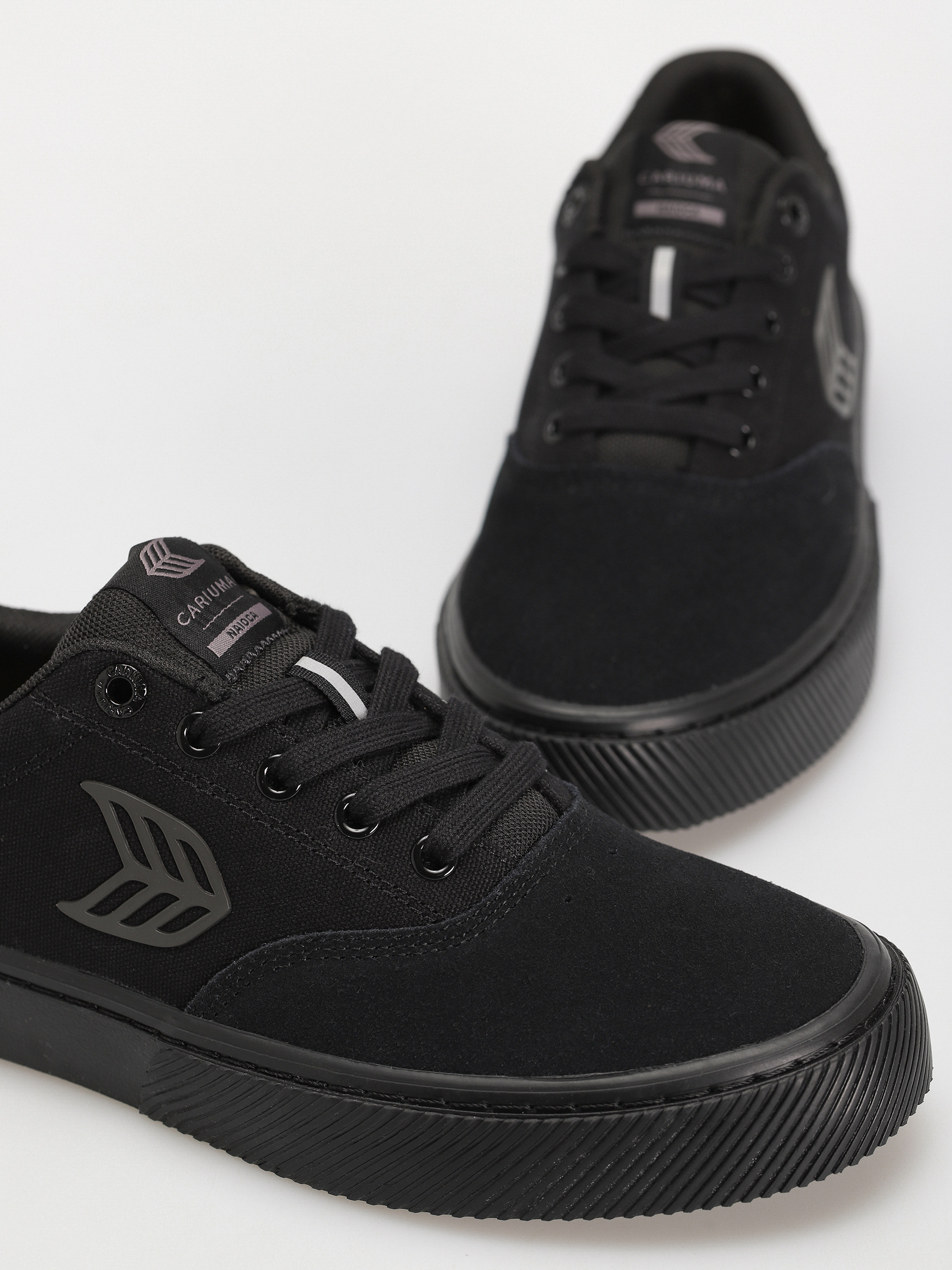 Pantofi Cariuma Naioca Pro (all black/ash grey)