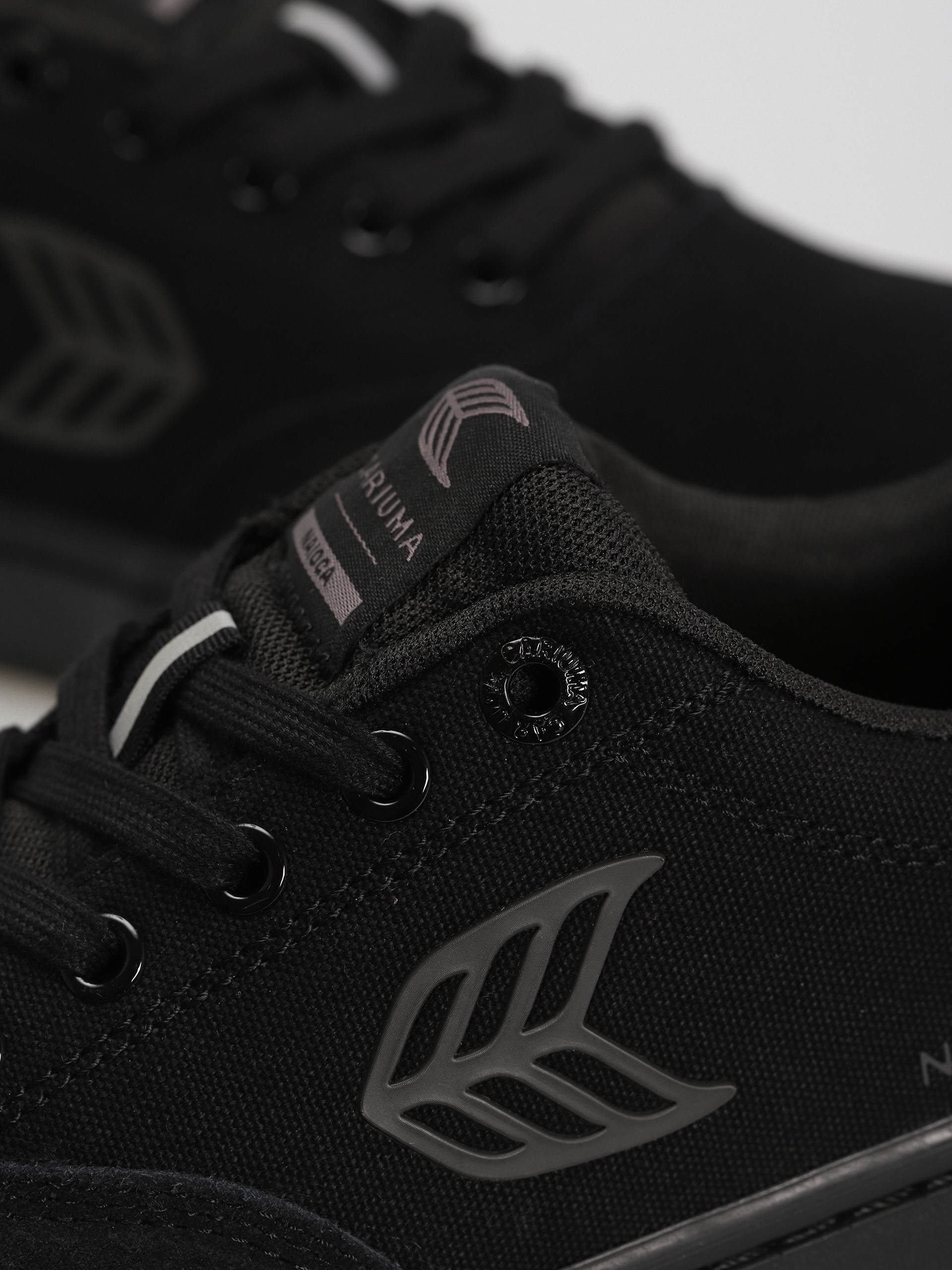 Pantofi Cariuma Naioca Pro (all black/ash grey)