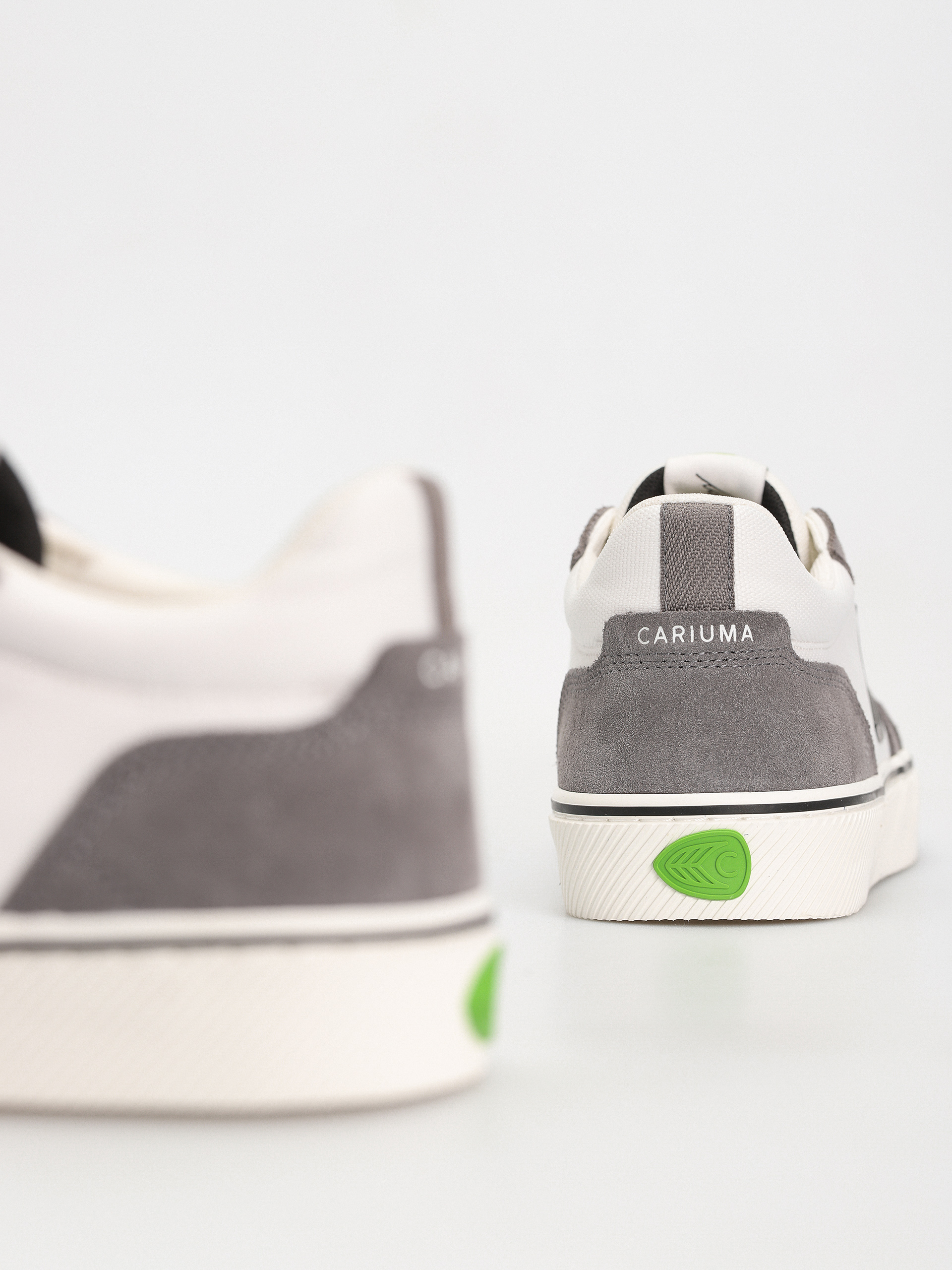 Pantofi Cariuma Vallely Pro (off white/charcoal grey)