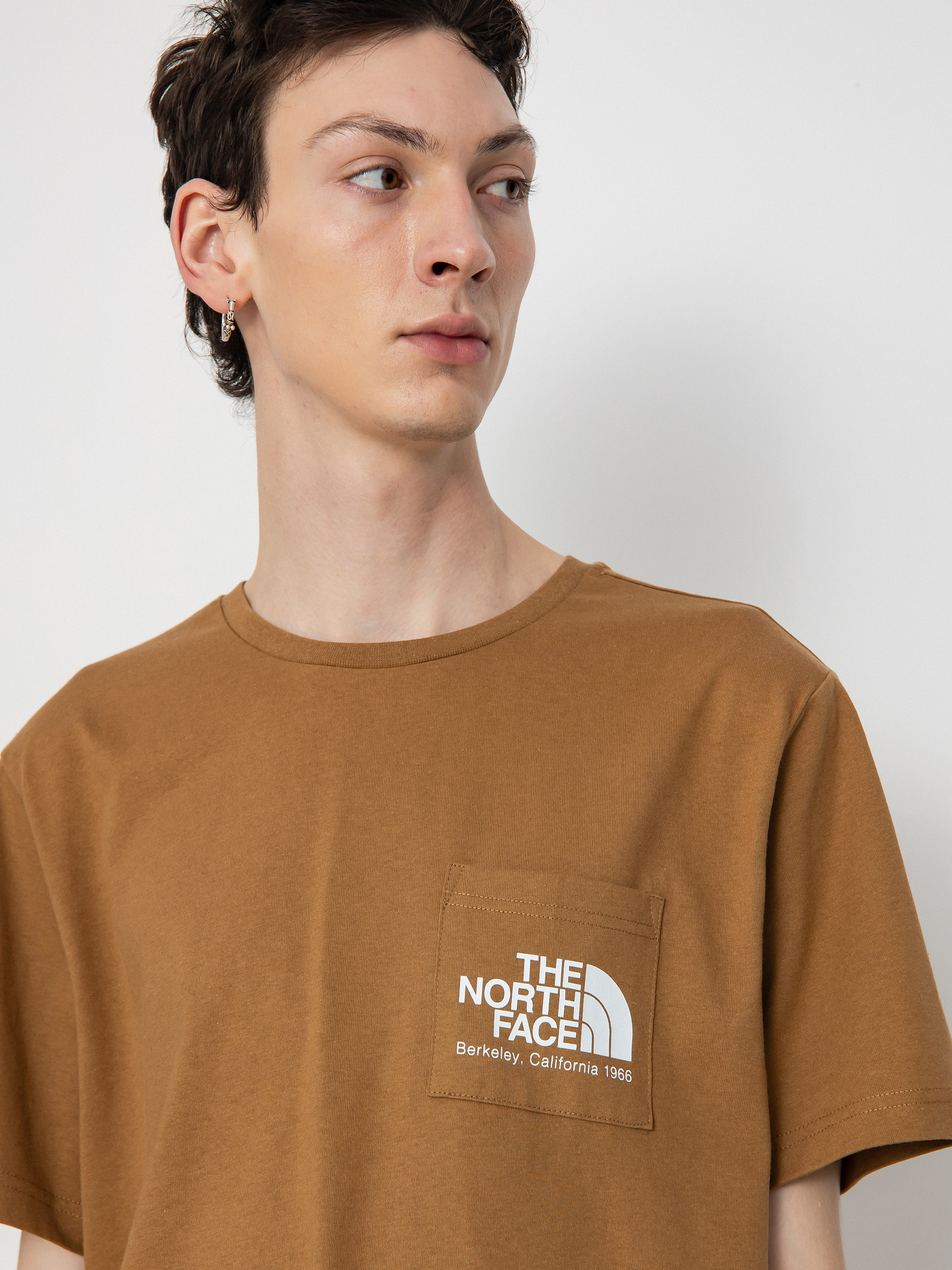 Tricou The North Face Berkeley California Pocket (utility brown)
