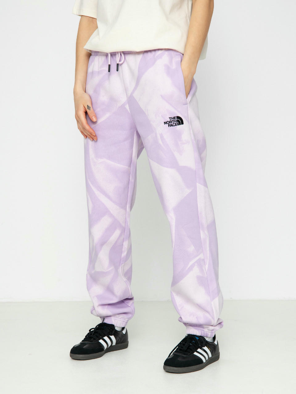 Pantaloni The North Face Essential Jogger Print Wmn (icy lilac garment fold)