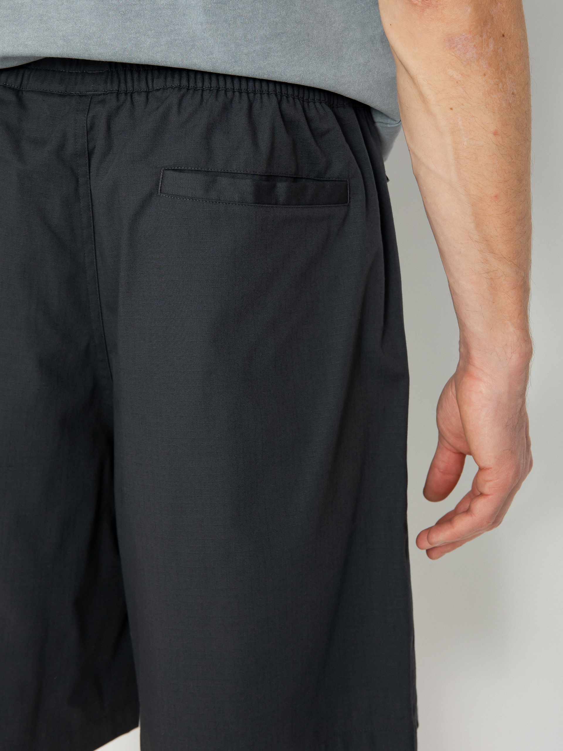 Șort adidas Skate (carbon/ivory)