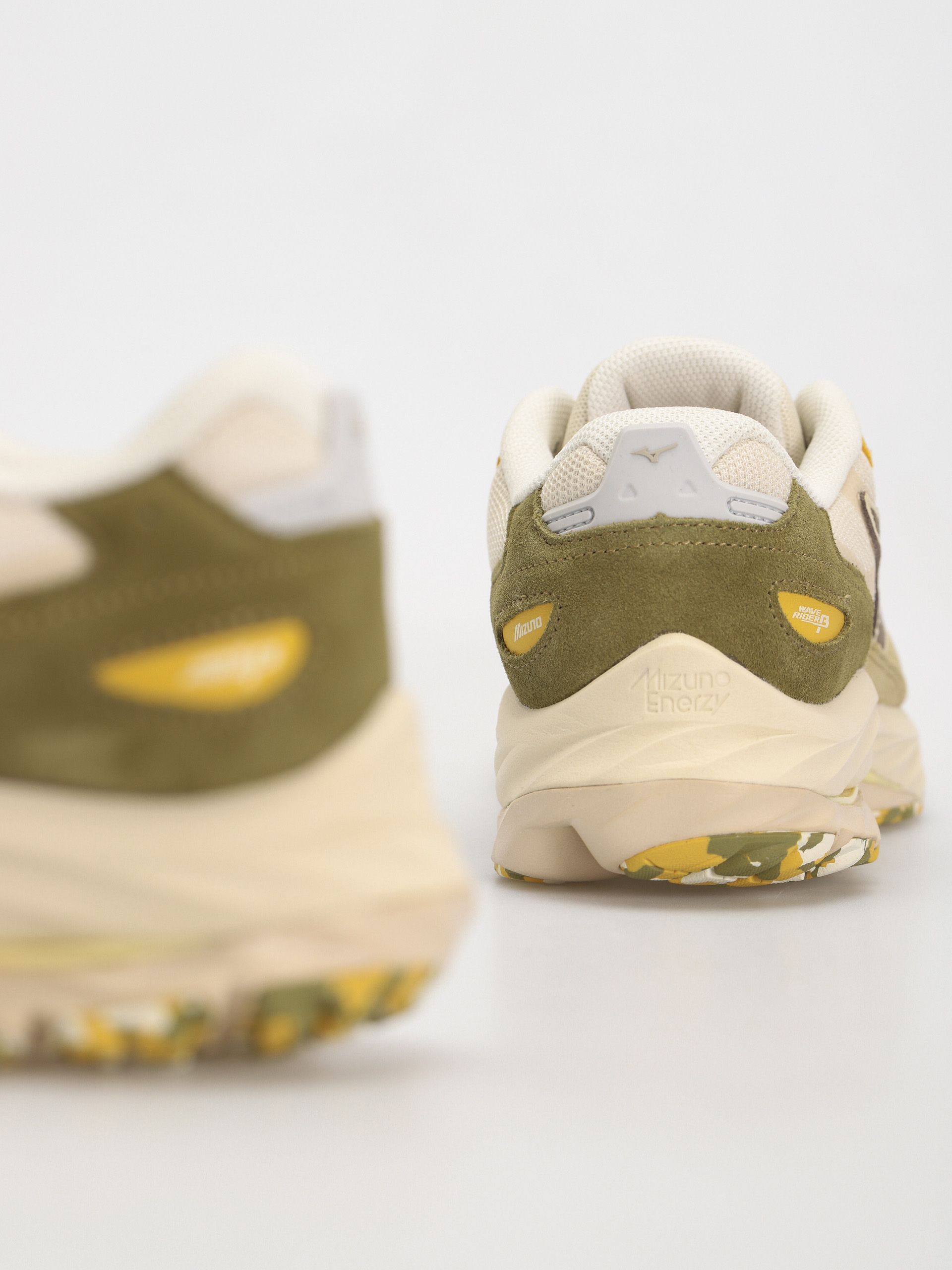 Pantofi Mizuno Wave Rider Beta (cedar/major brown/cloud cream)