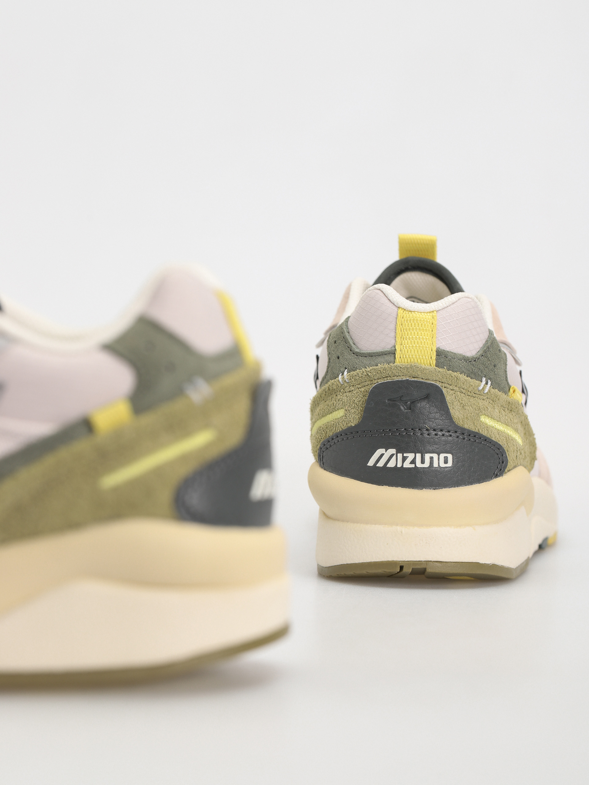 Pantofi Mizuno Sky Medal Beta (silver cloud/urban chic/white sand)