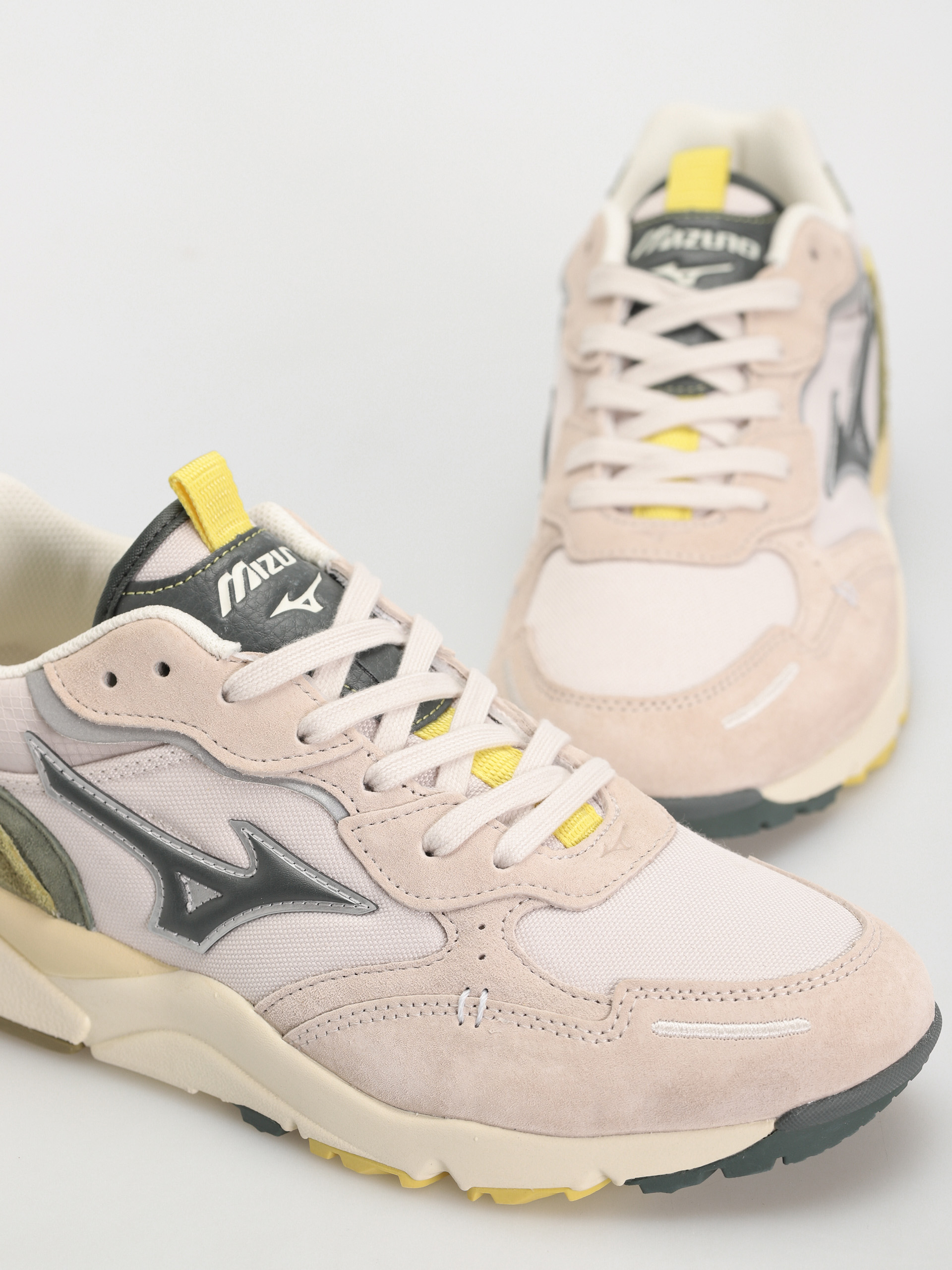 Pantofi Mizuno Sky Medal Beta (silver cloud/urban chic/white sand)