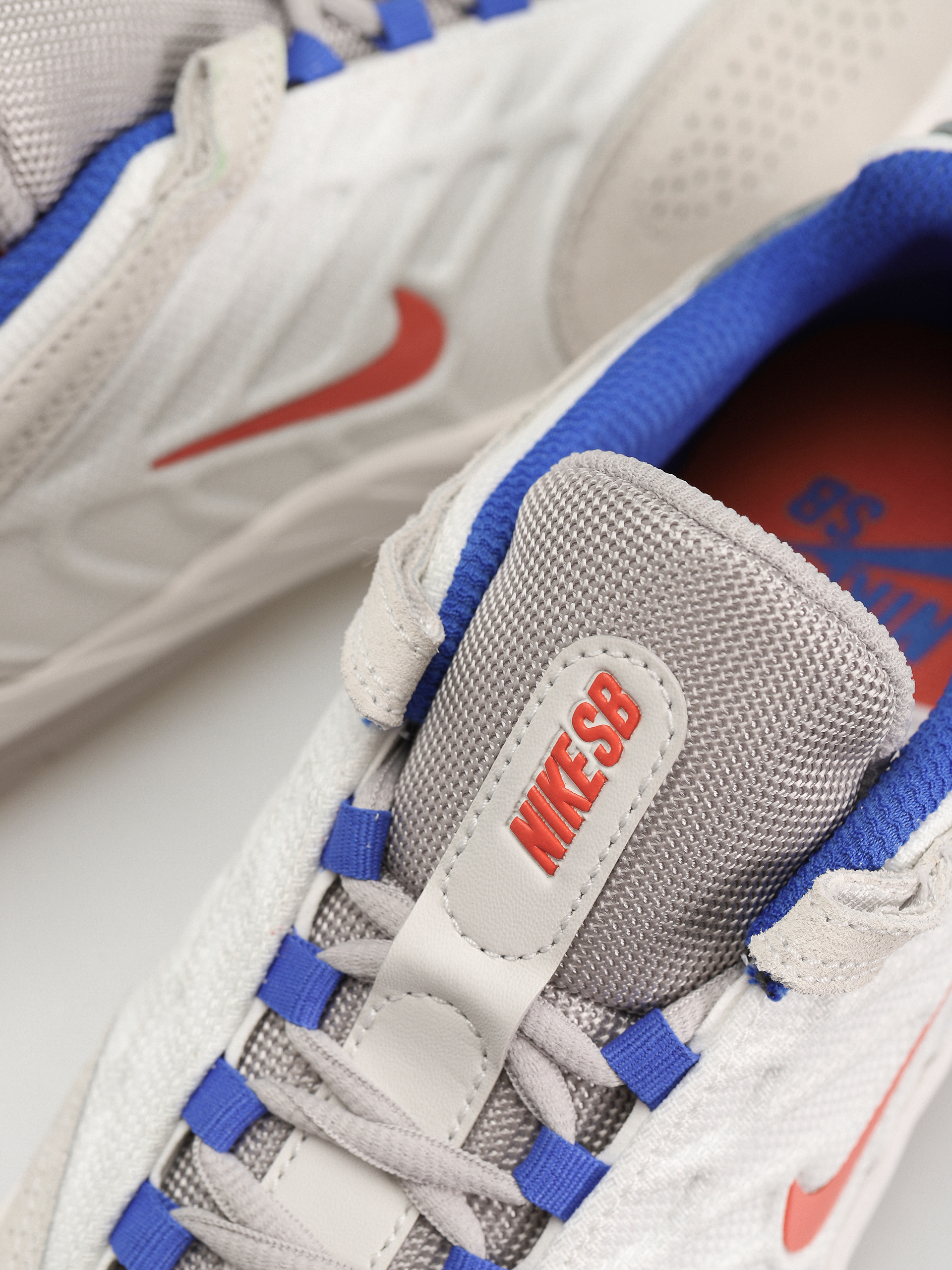 Pantofi Nike SB Vertebrae (summit white/cosmic clay platinum tint)