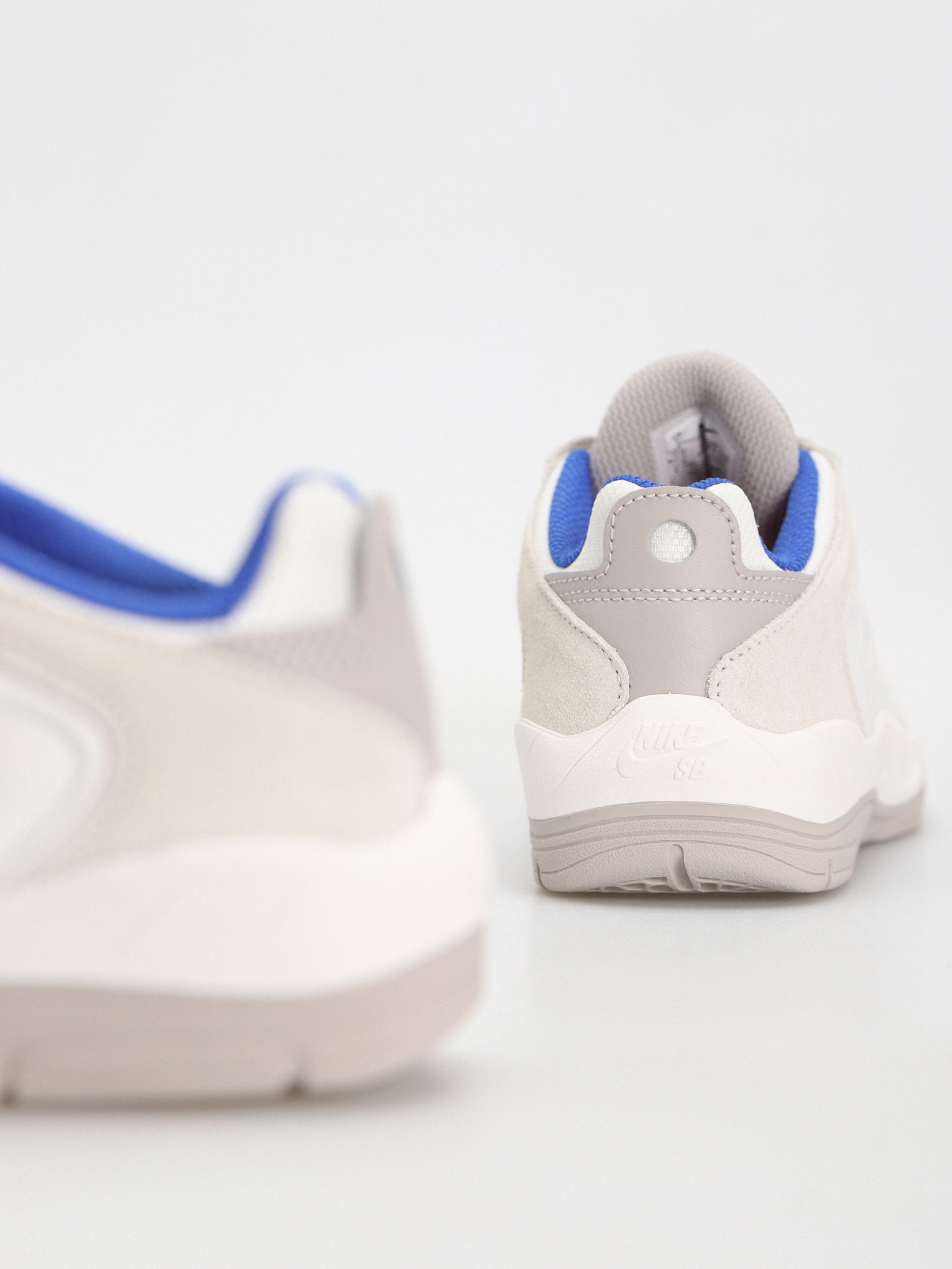 Pantofi Nike SB Vertebrae (summit white/cosmic clay platinum tint)