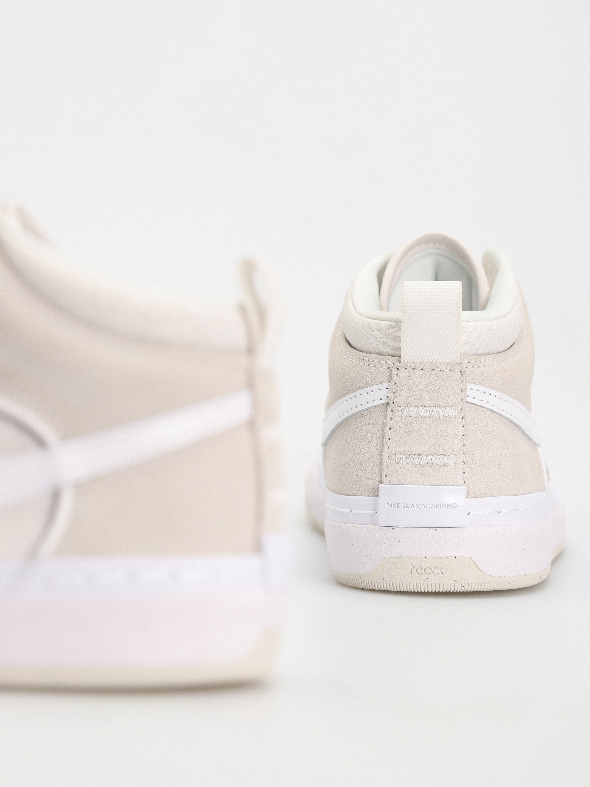 Pantofi Nike SB React Leo (phantom/white summit white phantom)