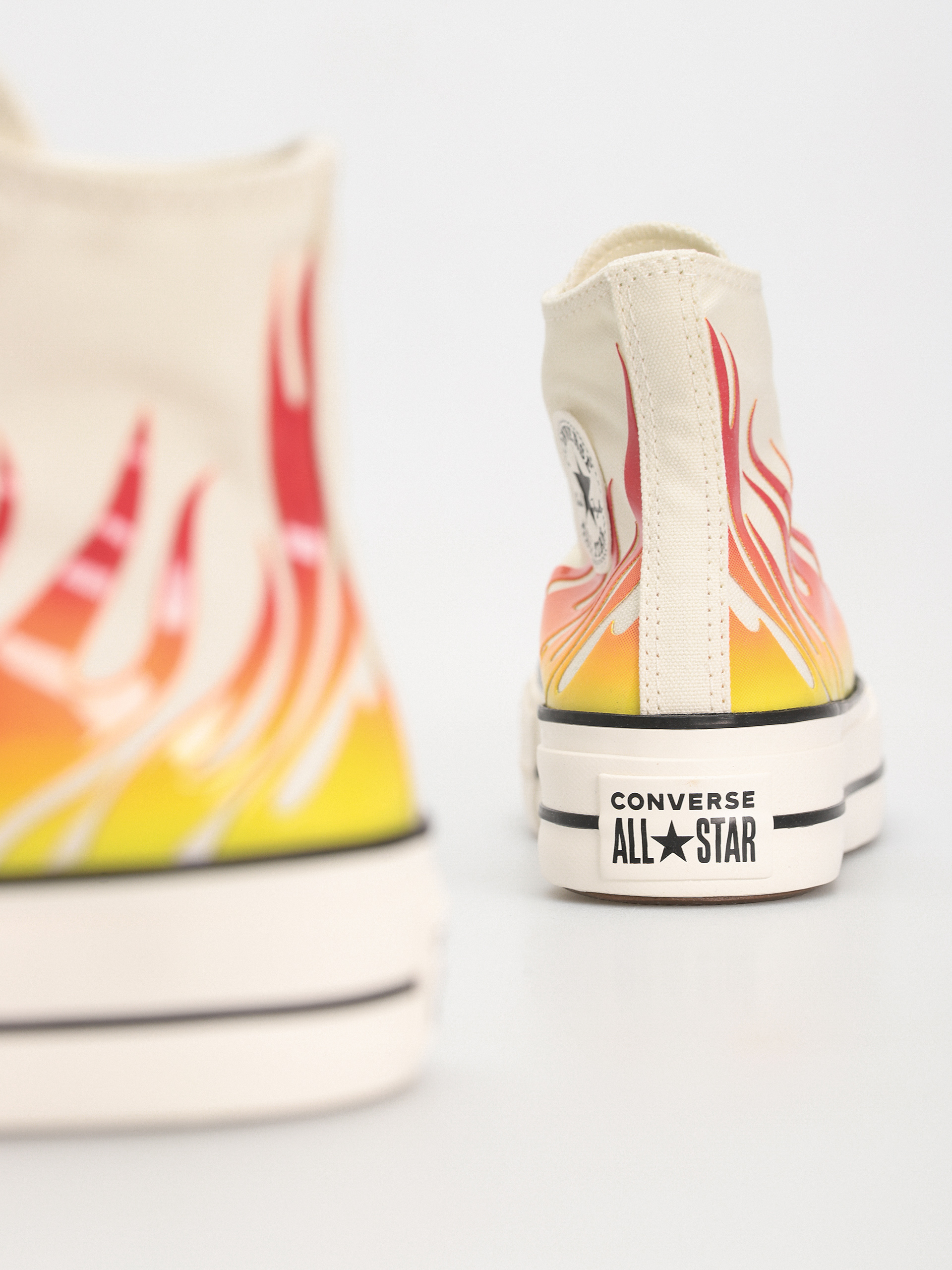 Teniși Converse Chuck Taylor All Star Lift Hi Wmn (flames/off white)