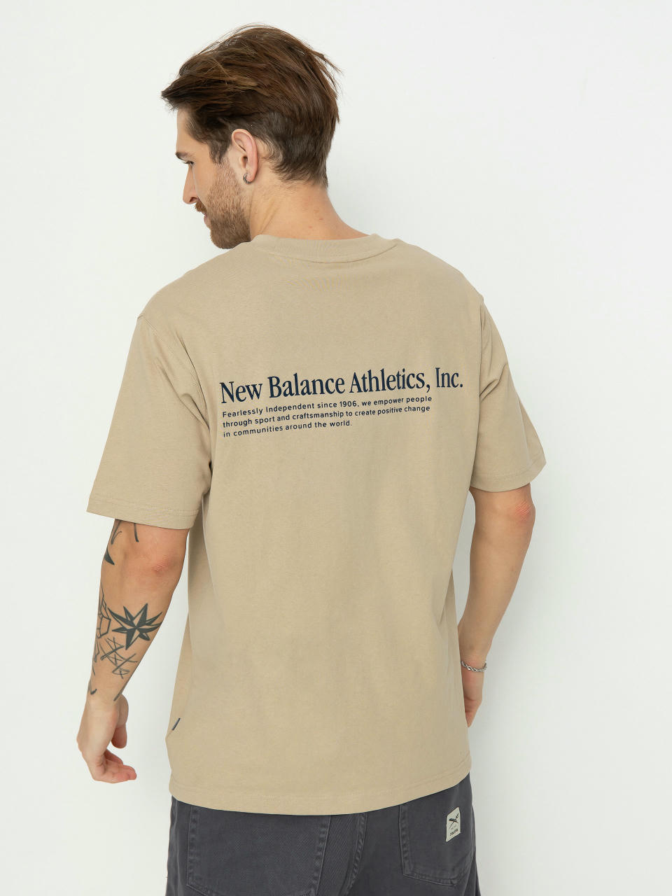 Tricou New Balance Athletics Flocked (stonewar)