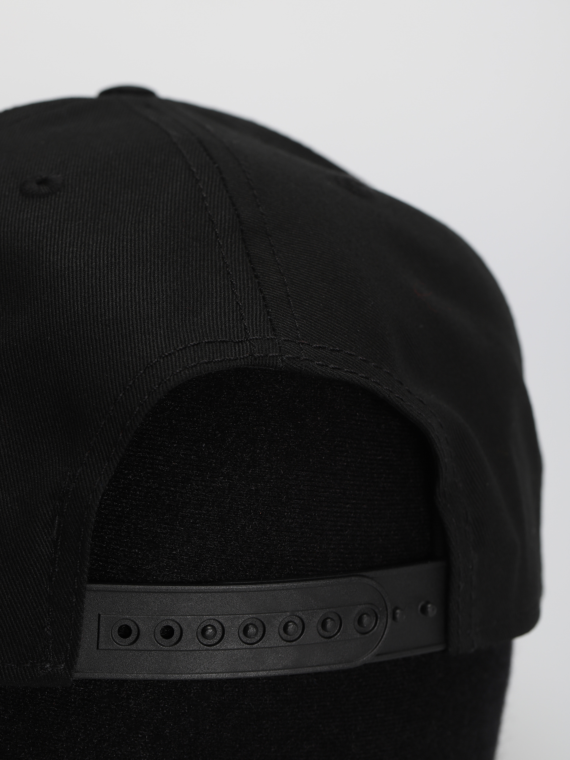 Șapcă eS Main Block Snapback ZD (black/red)