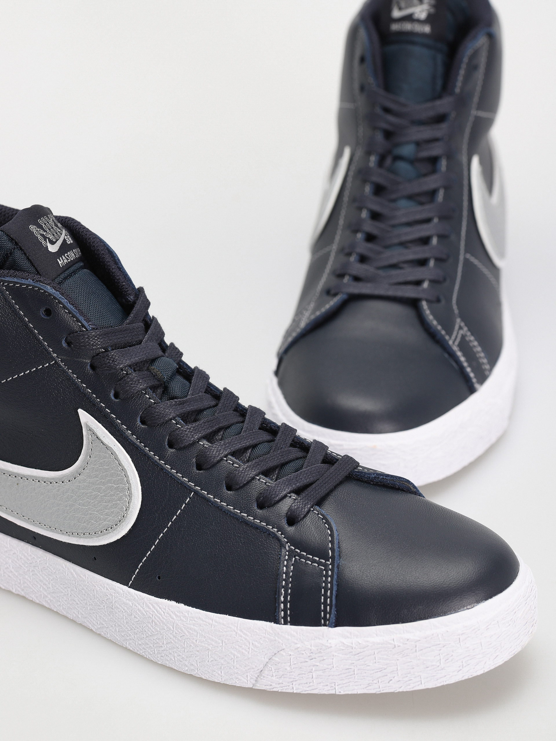 Pantofi Nike SB Zoom Blazer Mid Mason Silva QS (dark obsidian/metallic silver white)