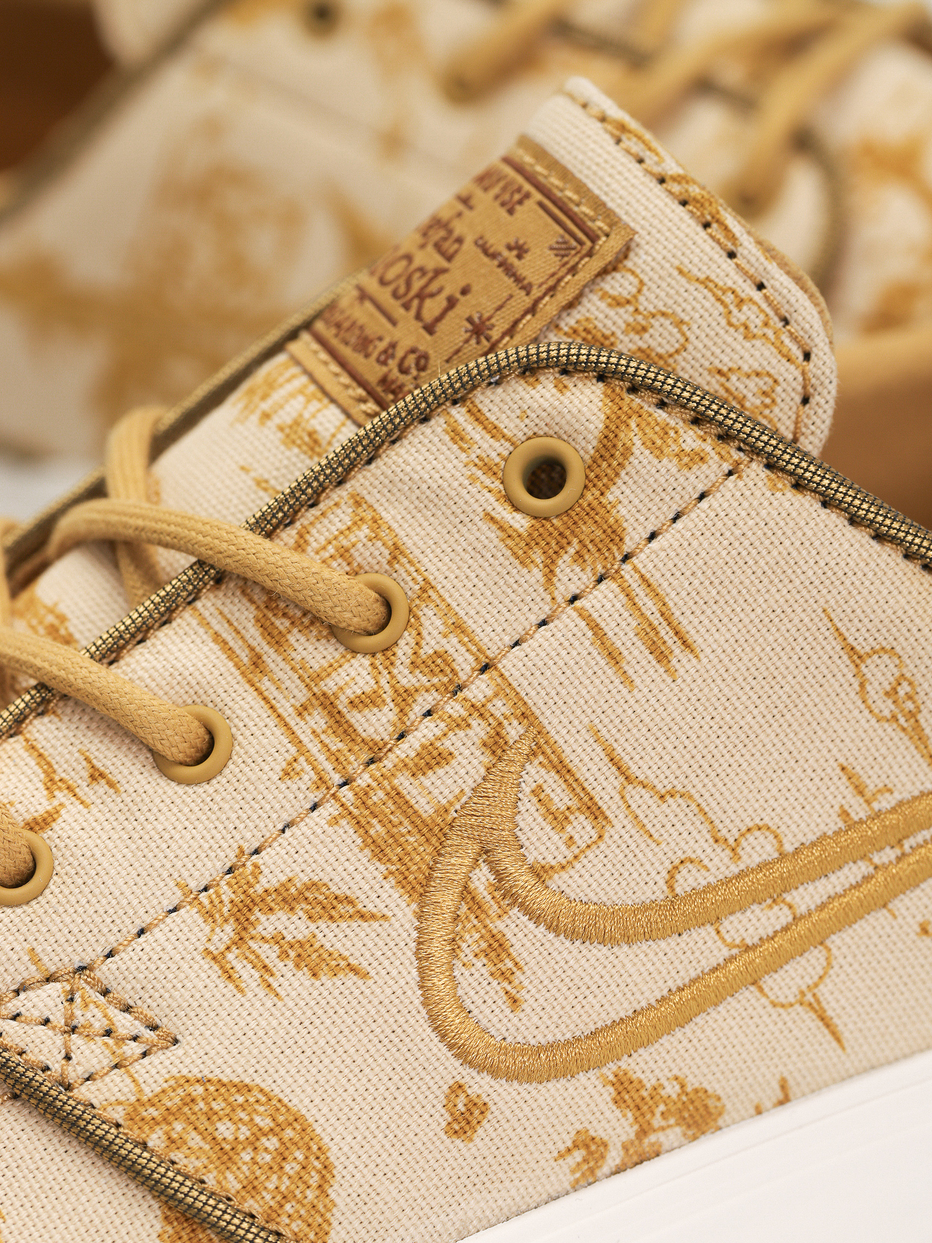 Pantofi Nike SB Zoom Janoski Og+ Premium (sesame/flt gold bronzine sail)