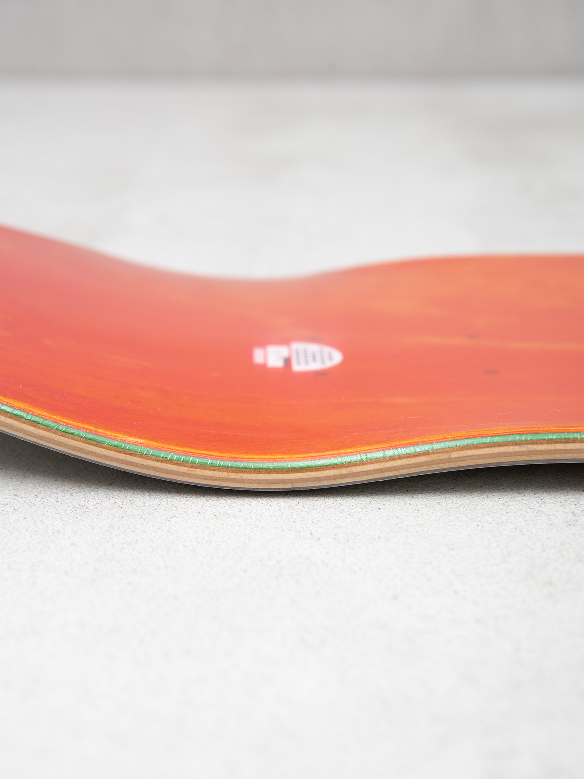 Placă Krooked Lurker Lou Guest (white)