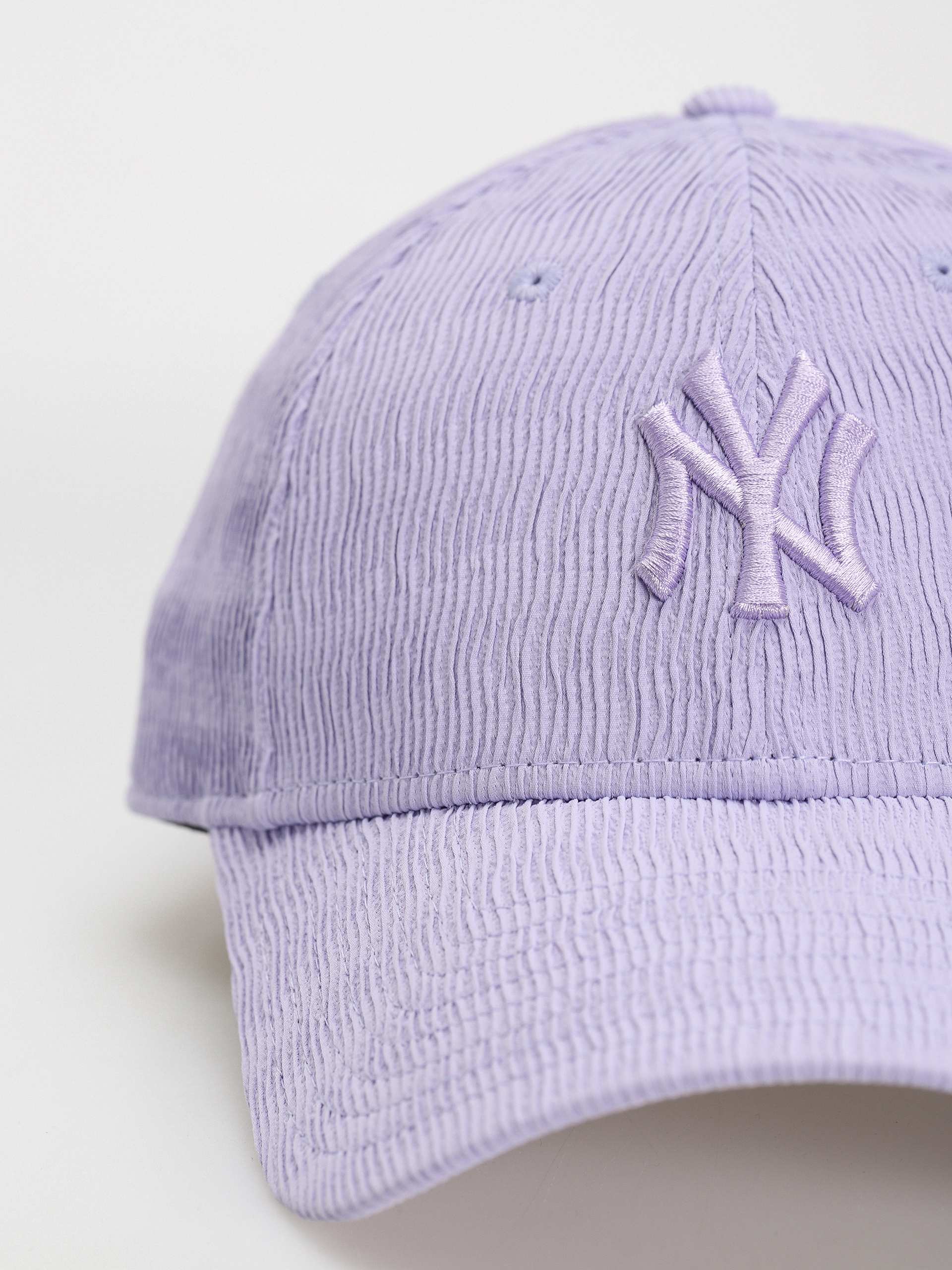Șapcă New Era Ruching 9Forty New York Yankees Wmn (purple/lavender)