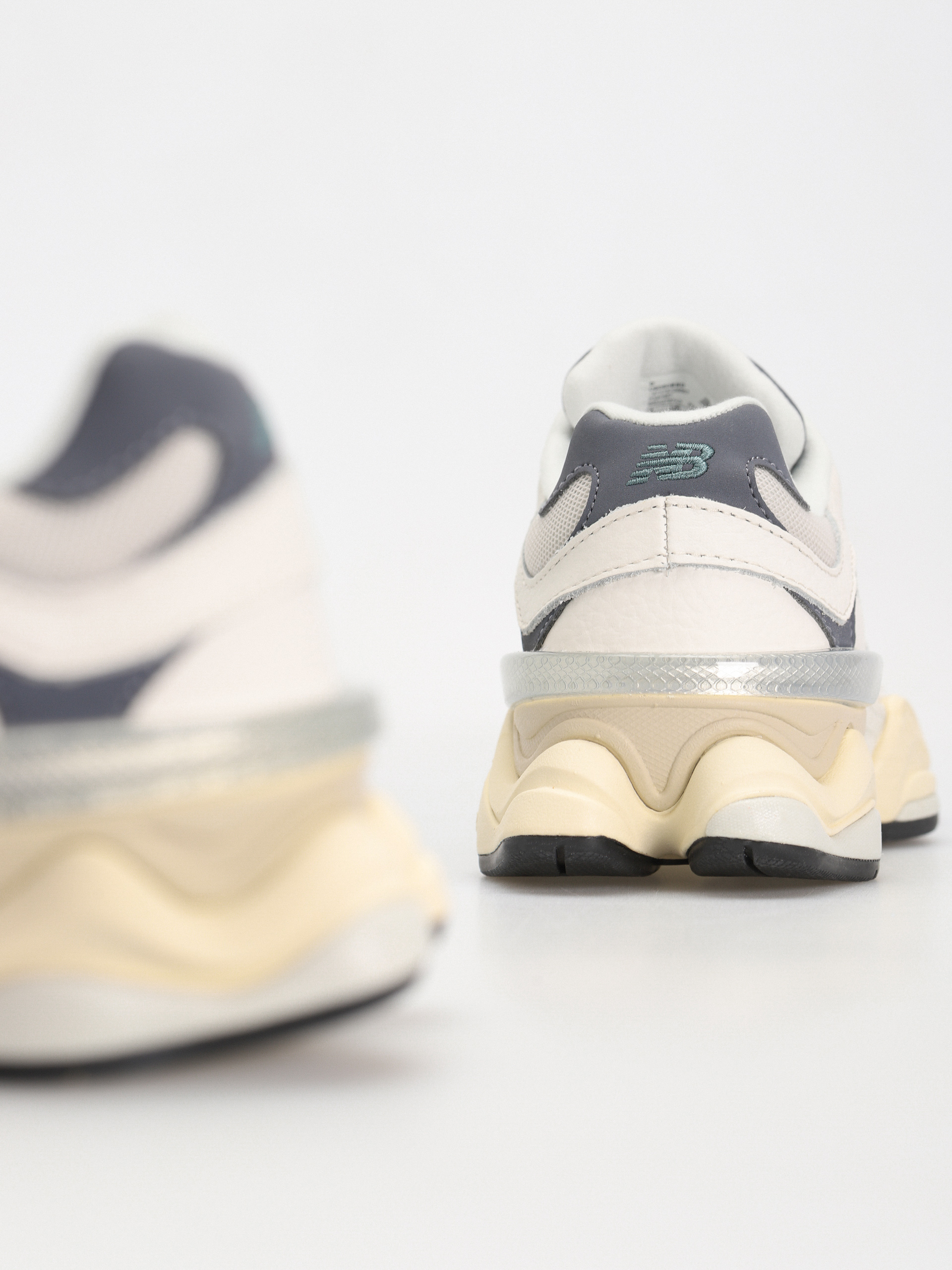 Pantofi New Balance 9060 (sea salt)