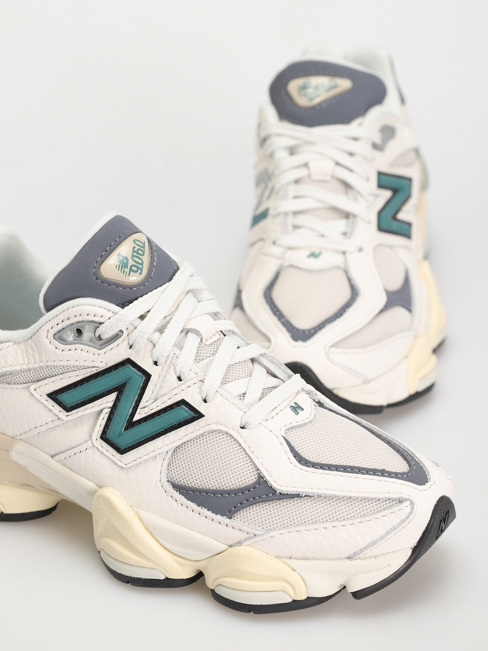 Pantofi New Balance 9060 (sea salt)