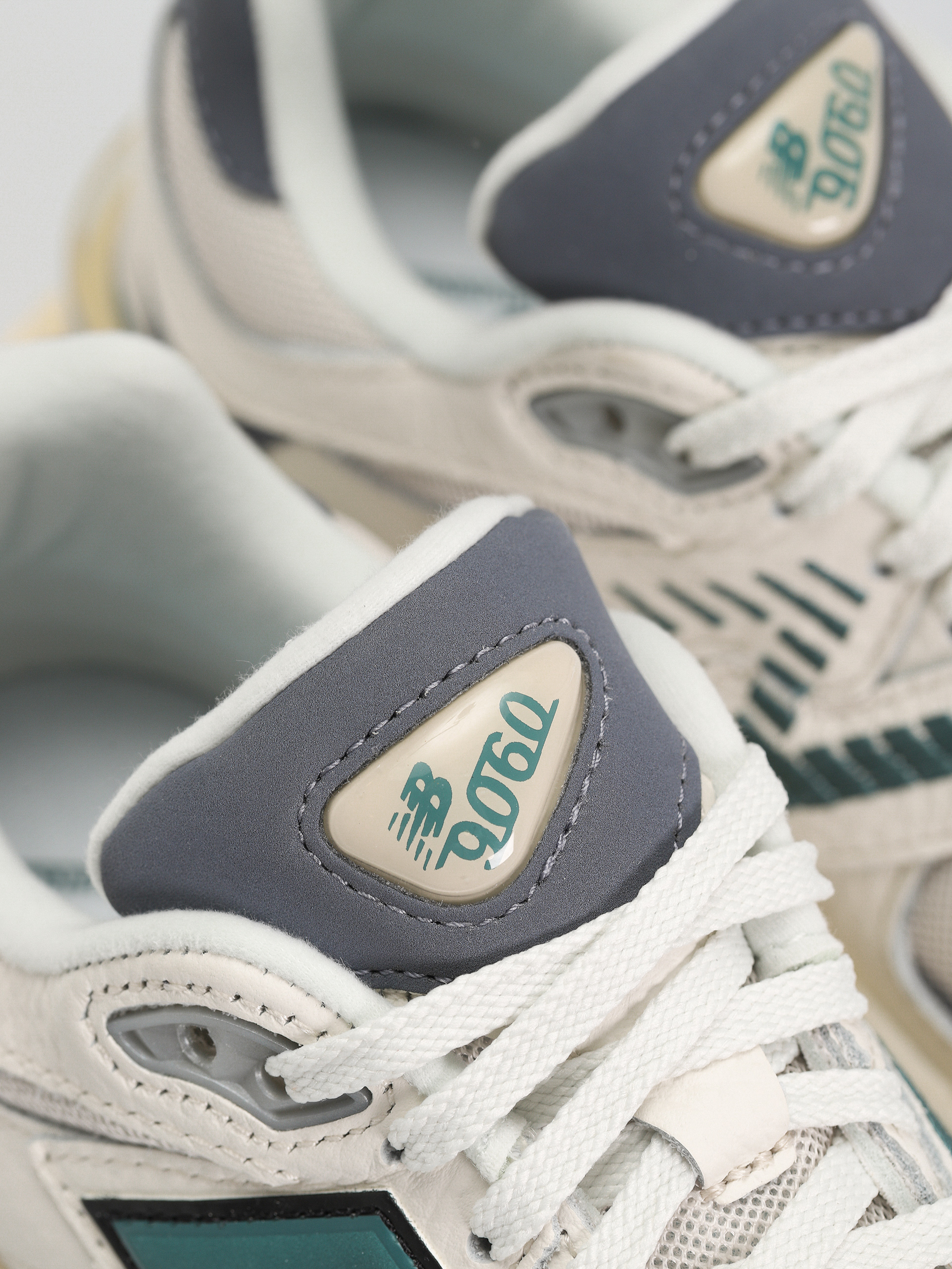 Pantofi New Balance 9060 (sea salt)