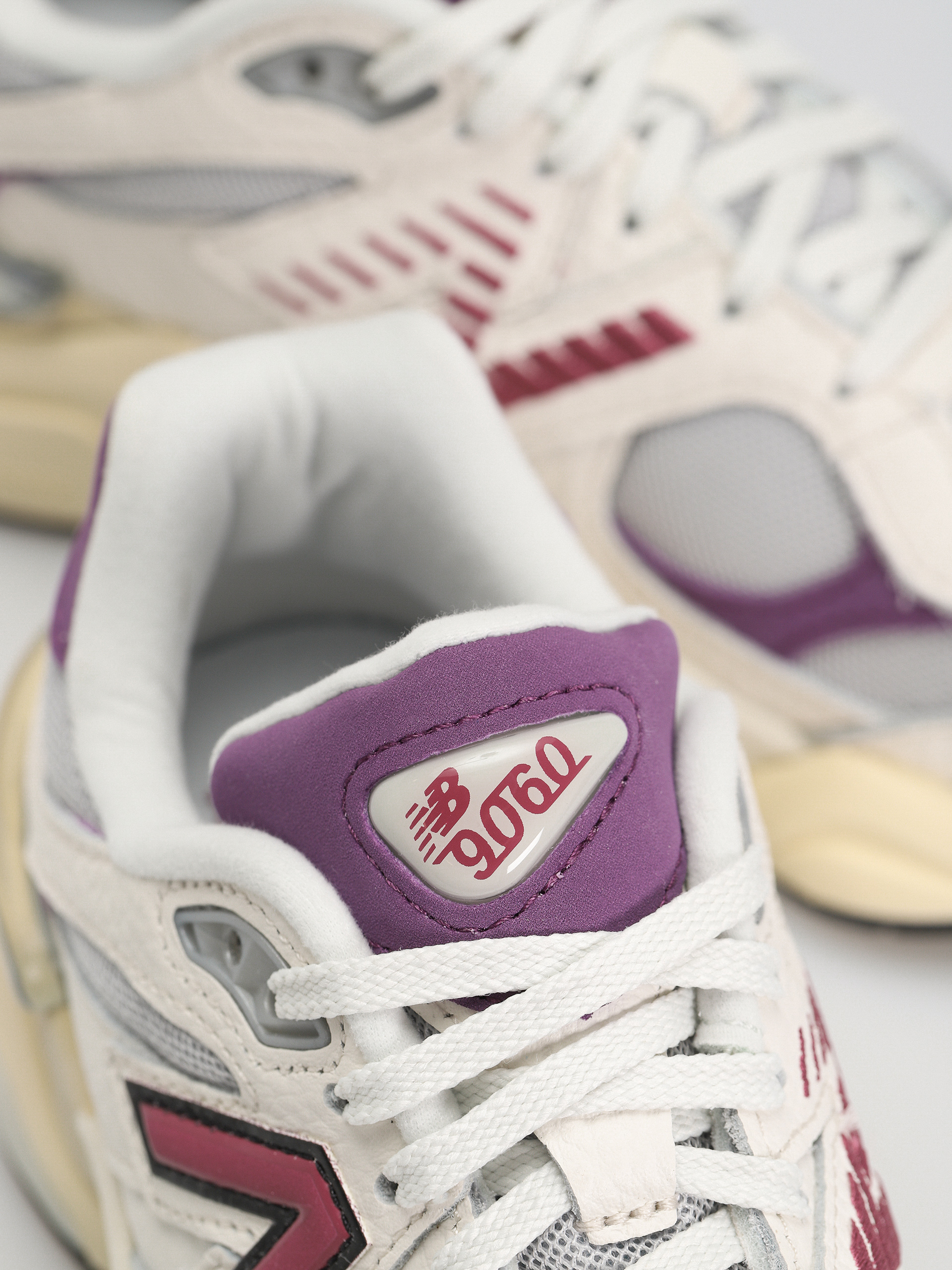 Pantofi New Balance 9060 (sea salt purple)